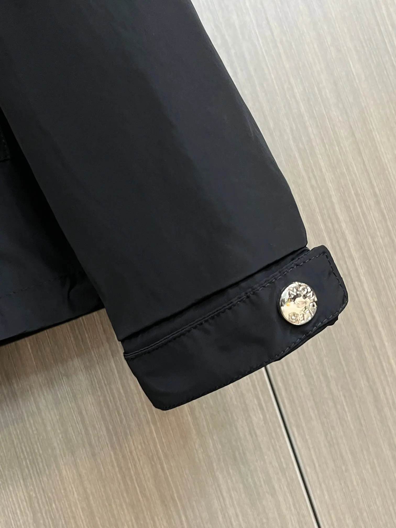 Logo-Patch Shell Windbreaker Jacket D38014703 — view 9