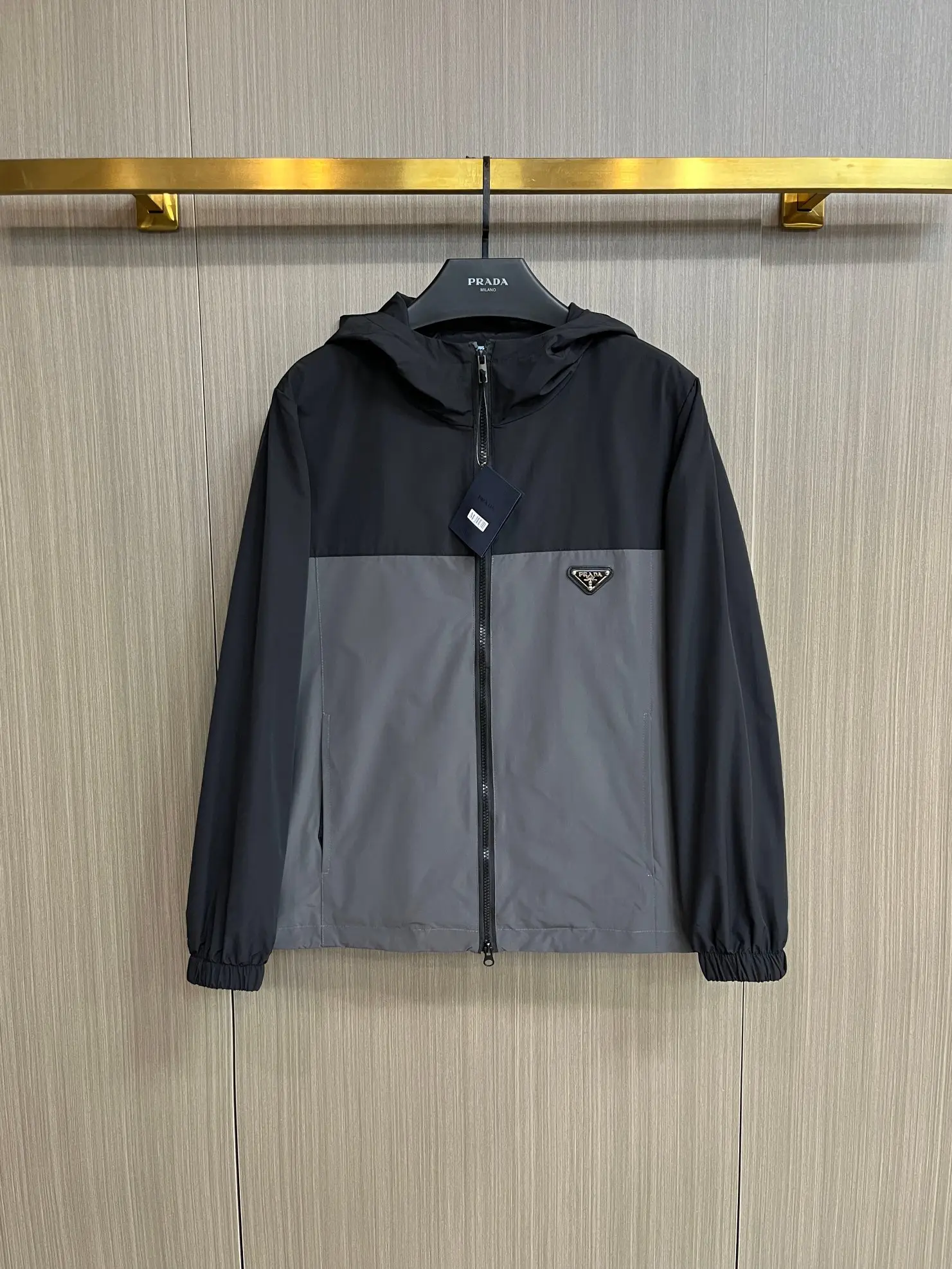 Two-Tone Hooded Windbreaker Jacket D38014777