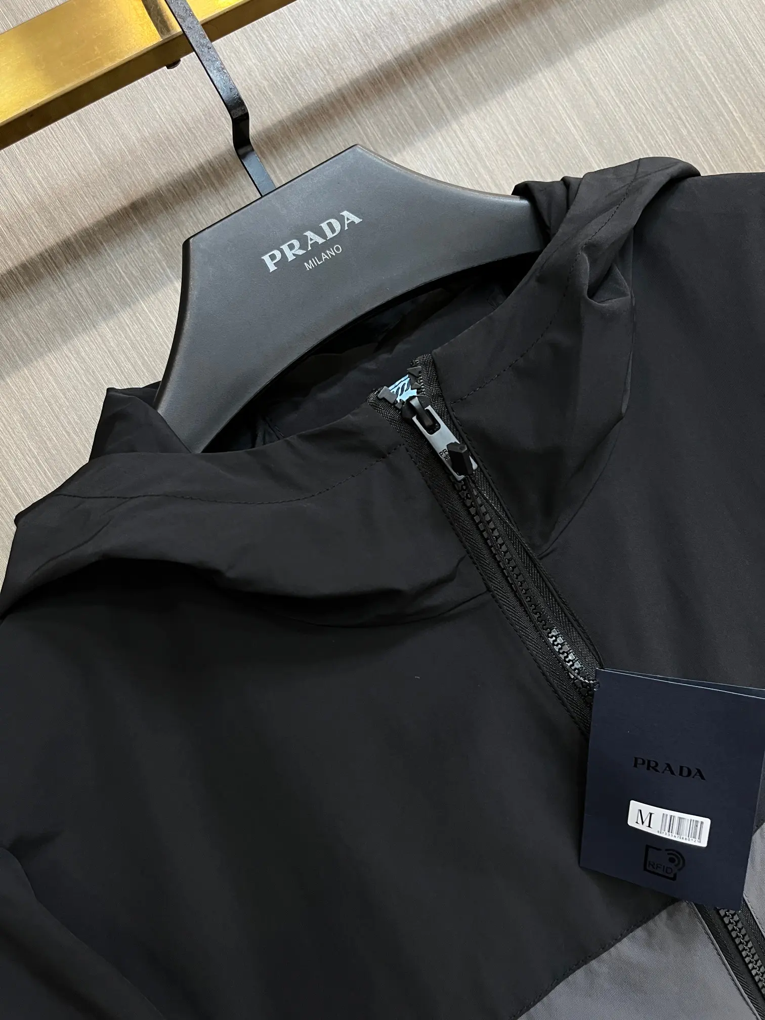 Two-Tone Hooded Windbreaker Jacket D38014777 — view 3