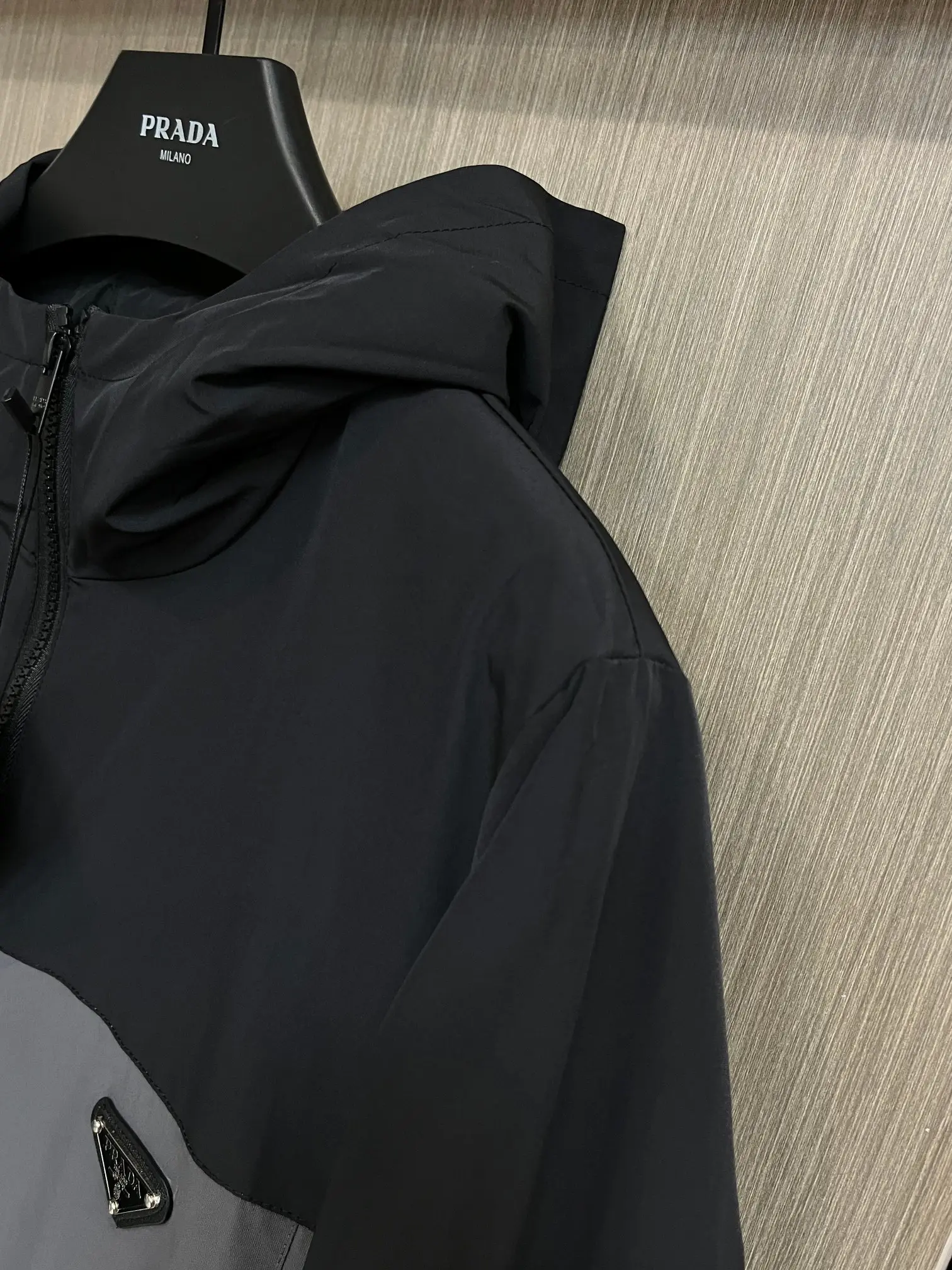 Two-Tone Hooded Windbreaker Jacket D38014777 — view 6