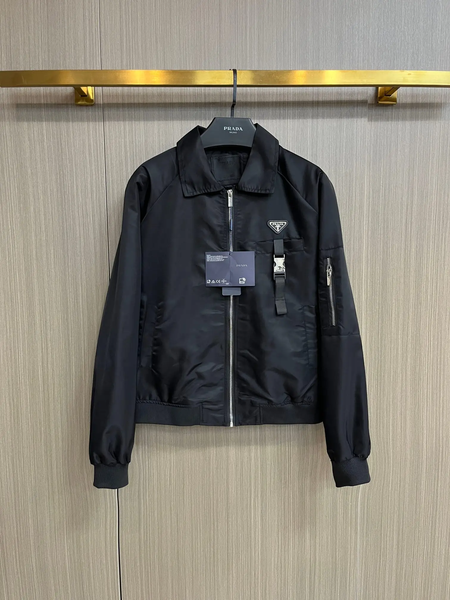 Logo-Badge Re-Nylon Bomber Jacket D38014689