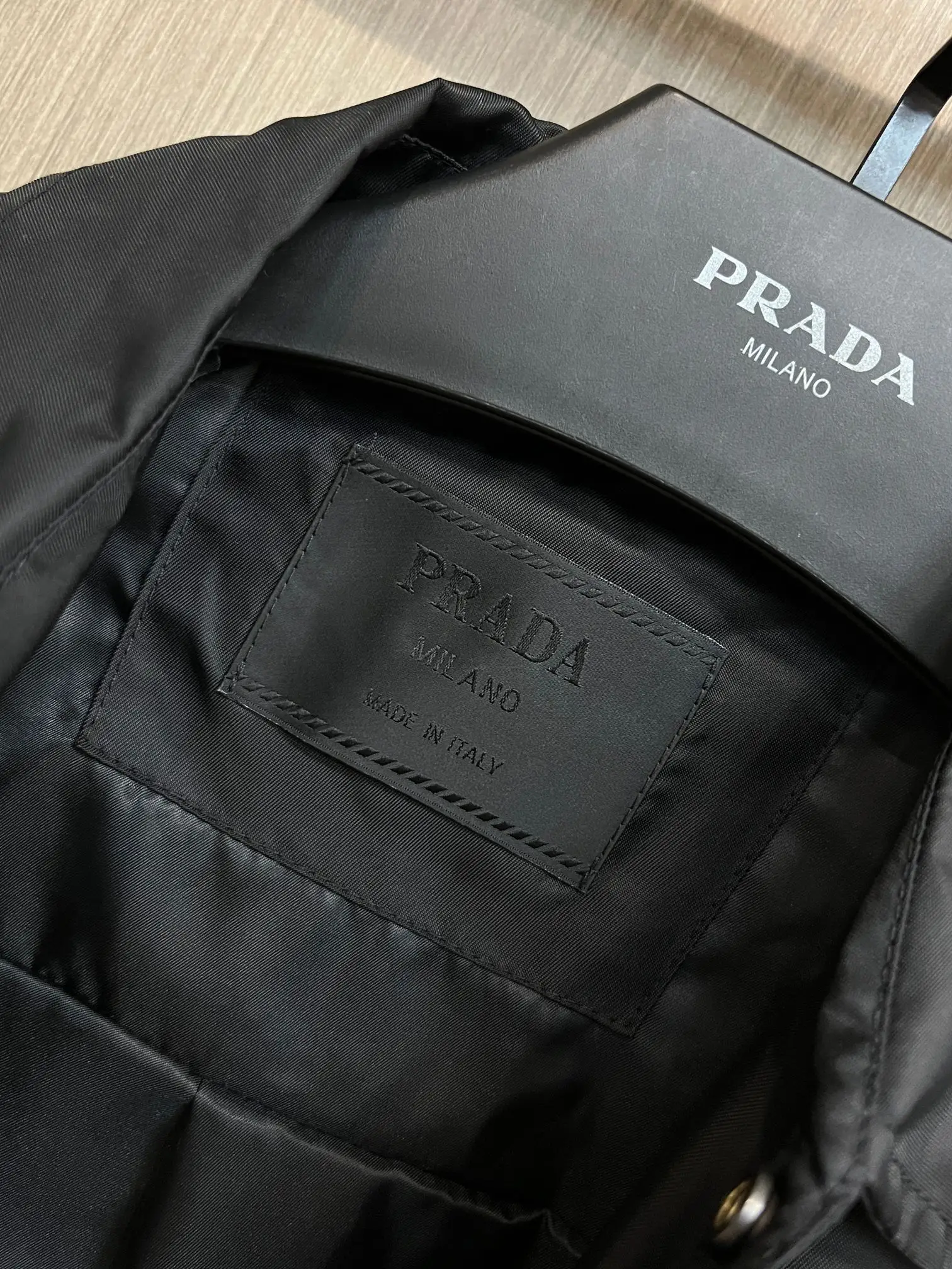 Re-Nylon Buckle Detail Utility Jacket D38014772 — view 4