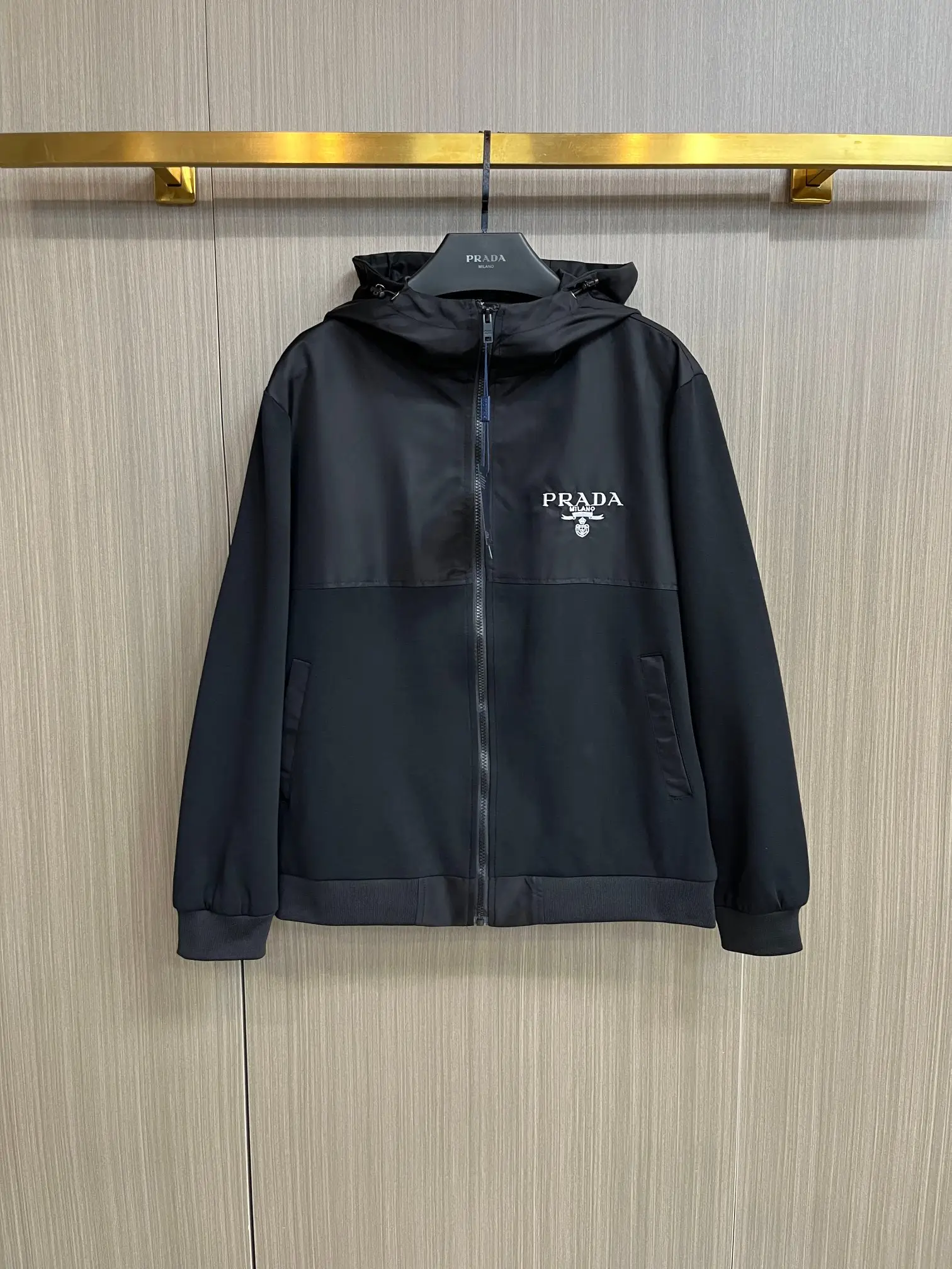 Logo-Print Hooded Shell Jacket D38014677