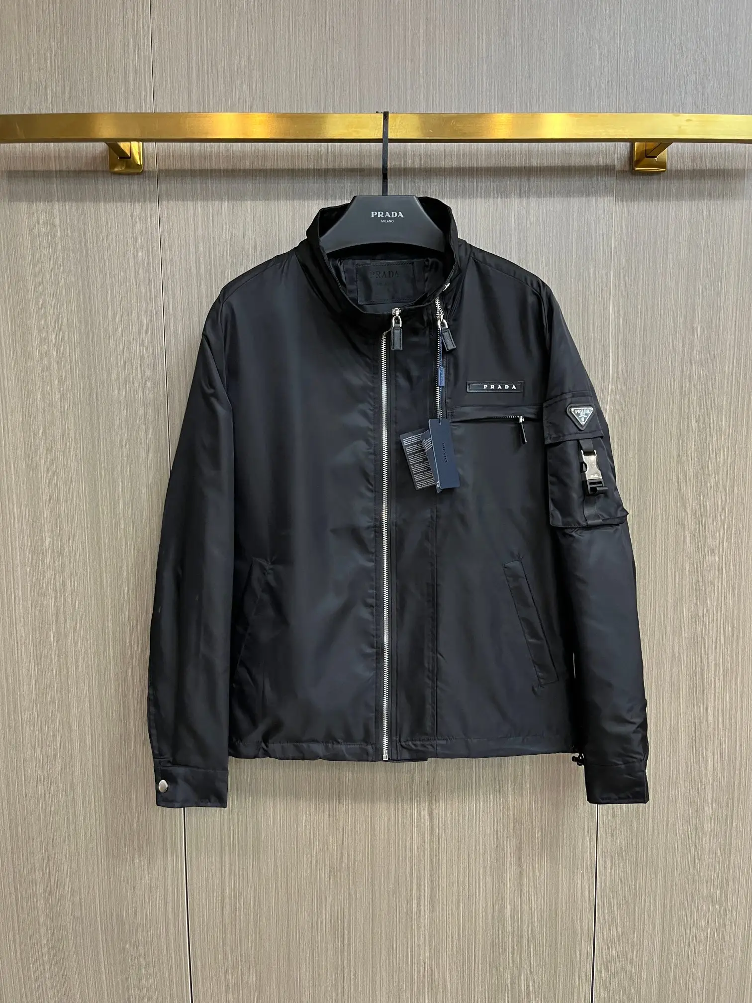 Logo-Badge Re-Nylon Zip-Up Jacket D38014797