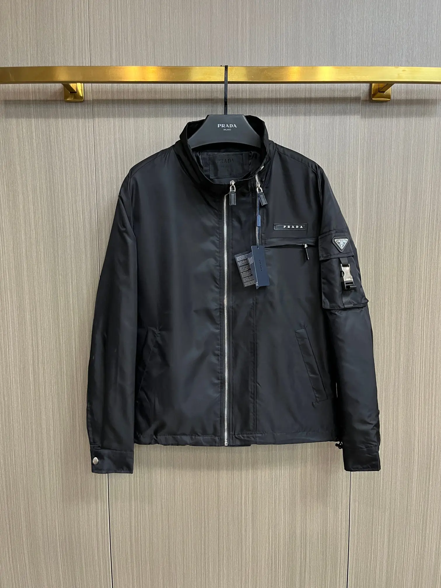 Logo-Badge Re-Nylon Zip-Up Jacket D38014797
