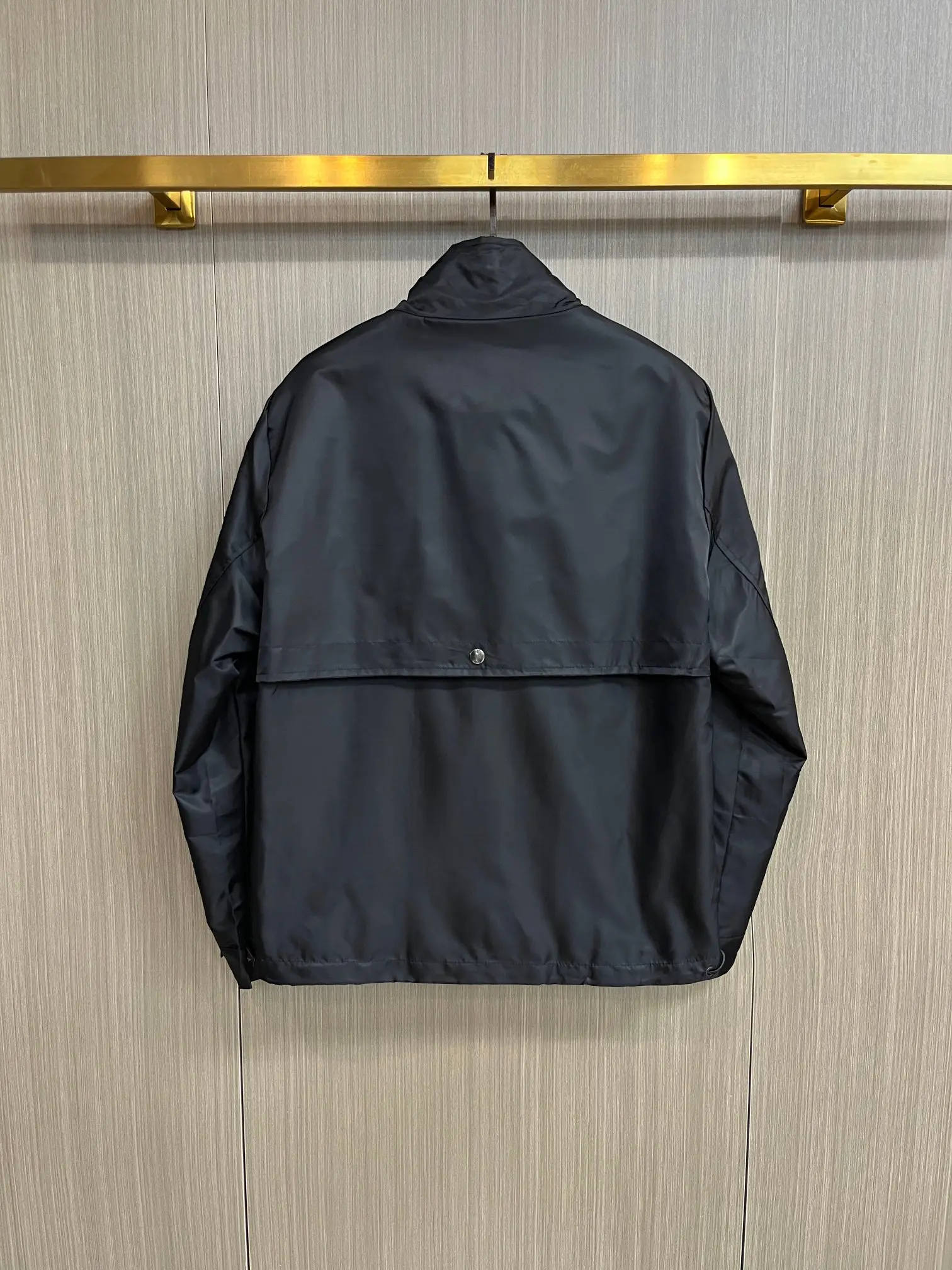 Logo-Badge Re-Nylon Zip-Up Jacket D38014797 — view 2