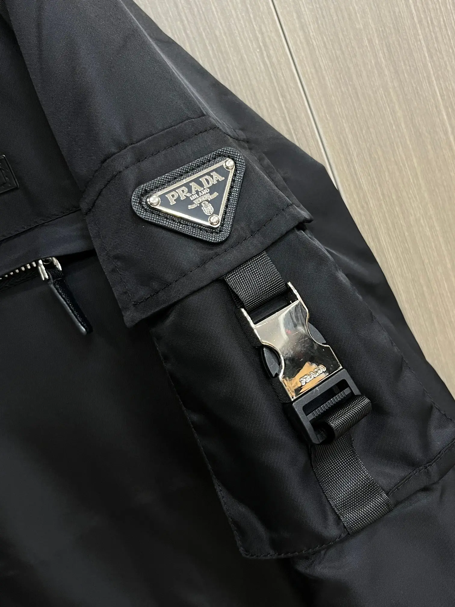 Logo-Badge Re-Nylon Zip-Up Jacket D38014797 — view 6