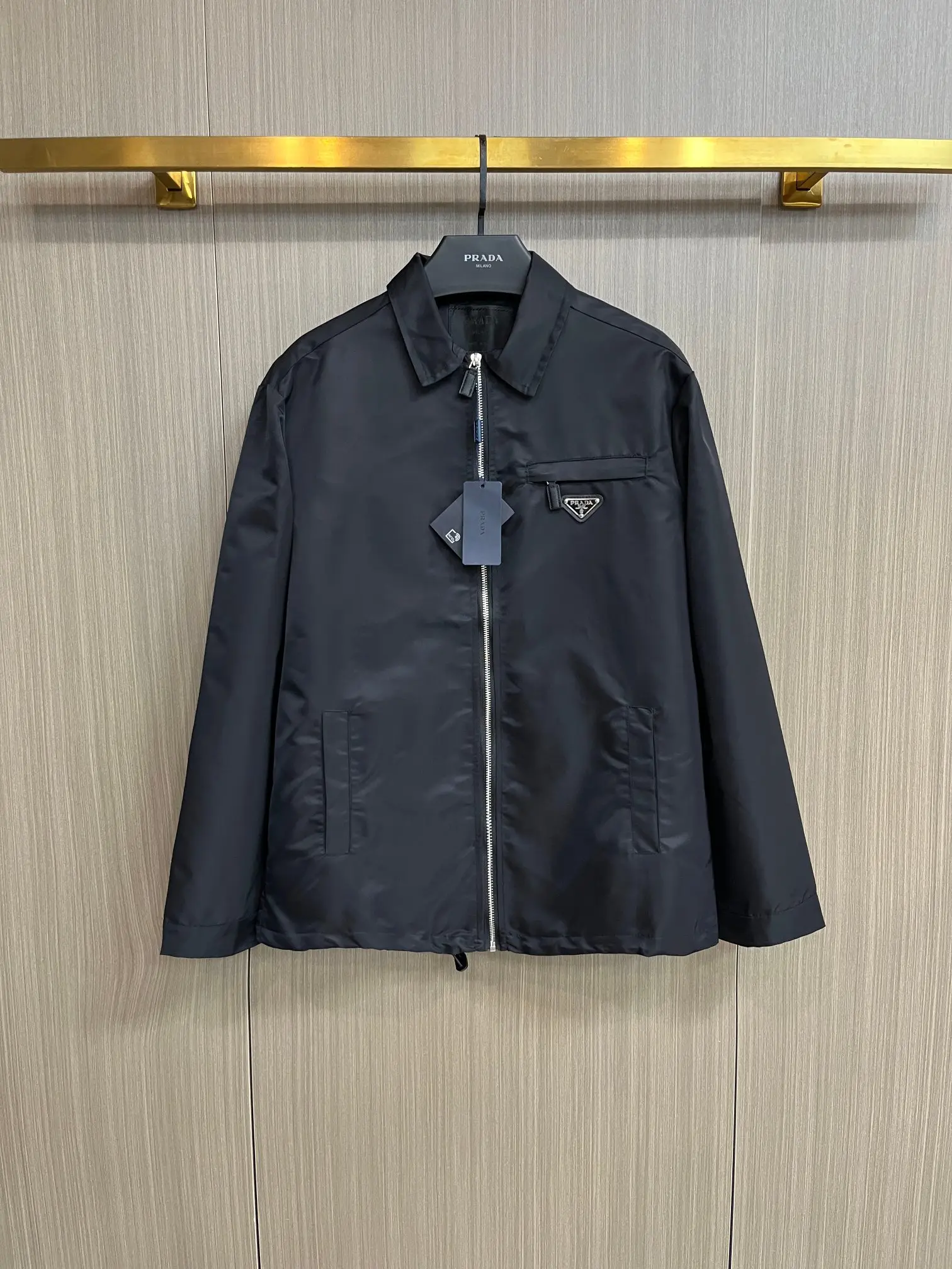 Logo-Plaque Re-Nylon Zip-Up Jacket D38014805