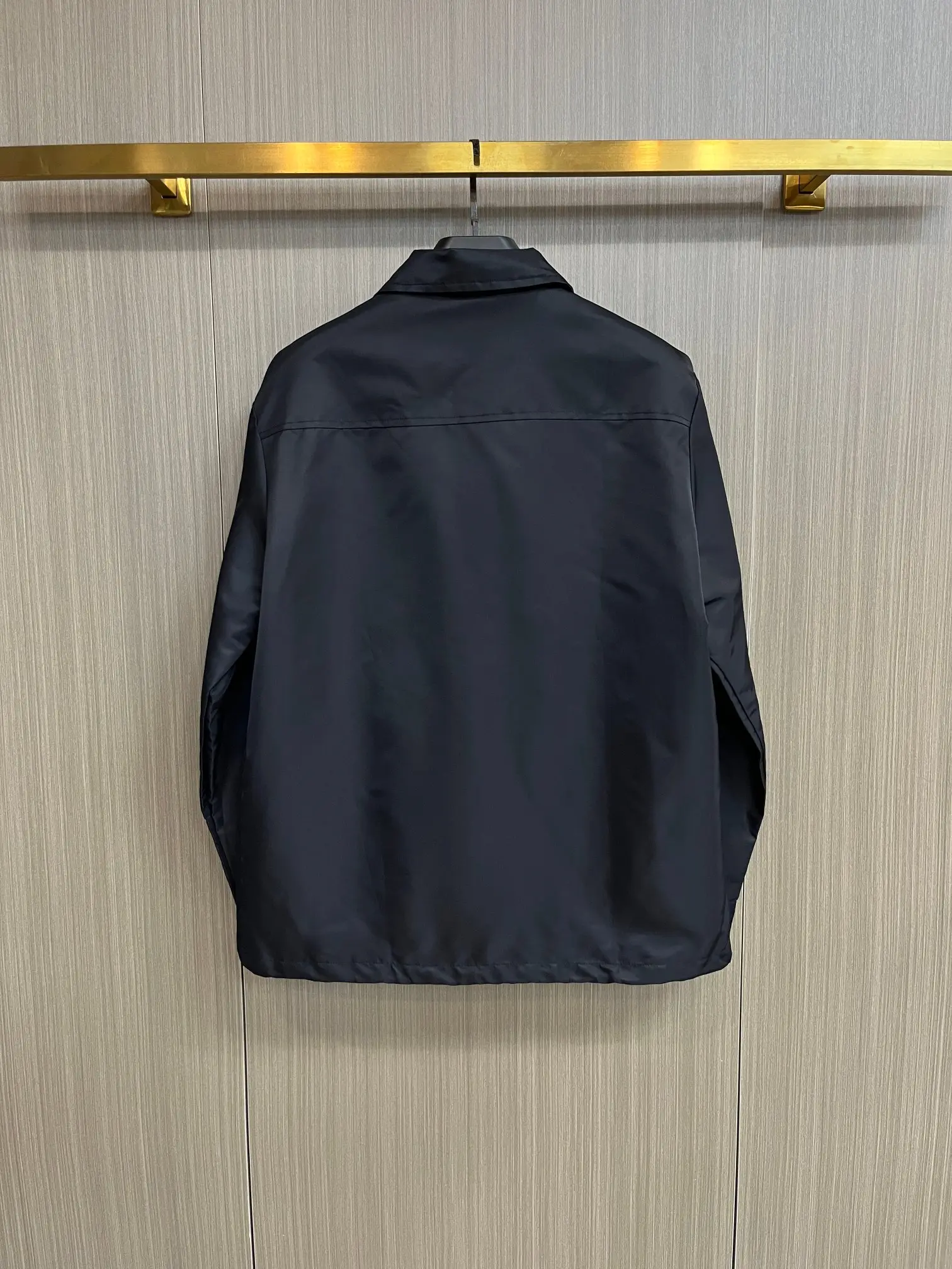 Logo-Plaque Re-Nylon Zip-Up Jacket D38014805 — view 2