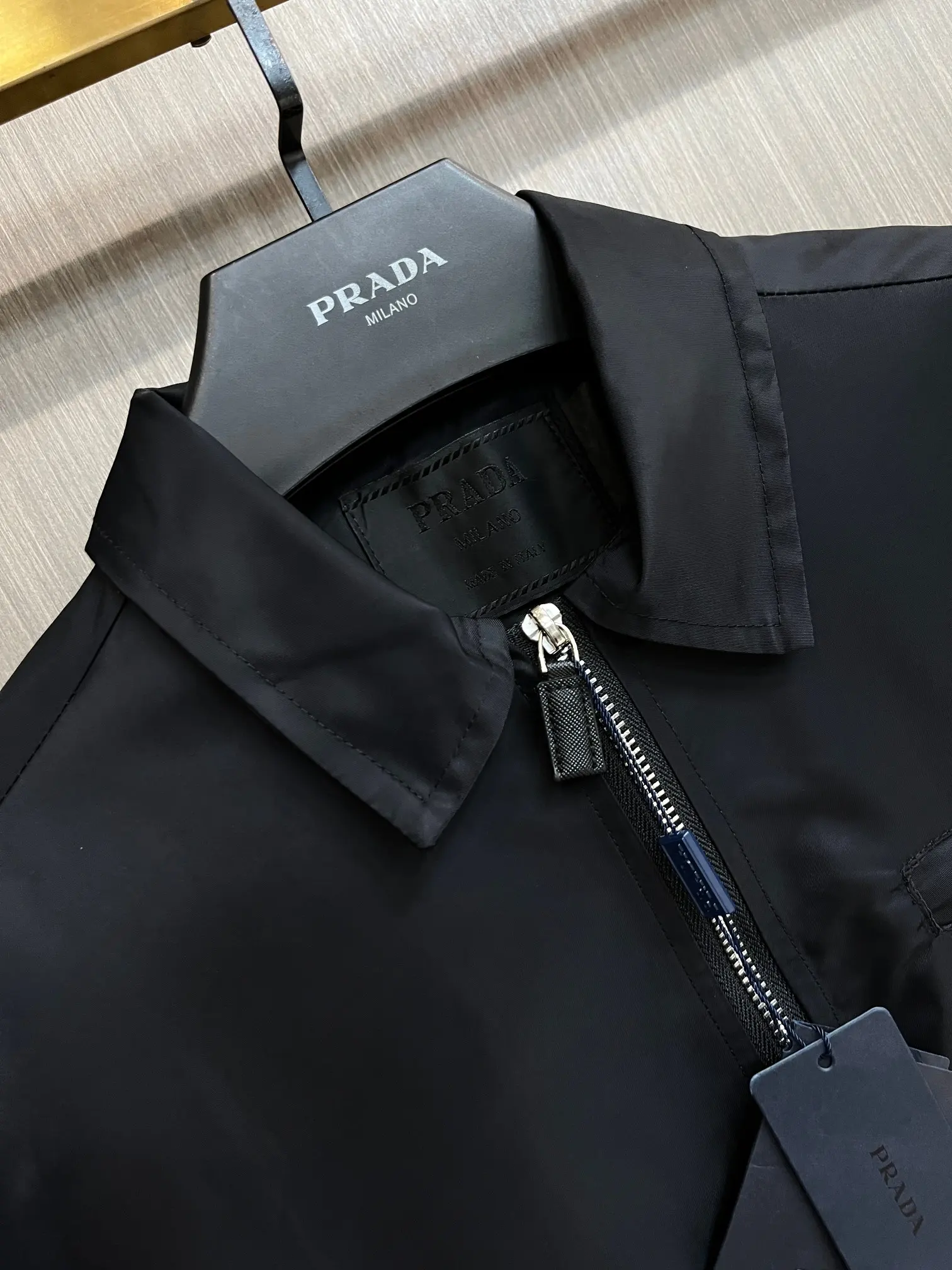 Logo-Plaque Re-Nylon Zip-Up Jacket D38014805 — view 3