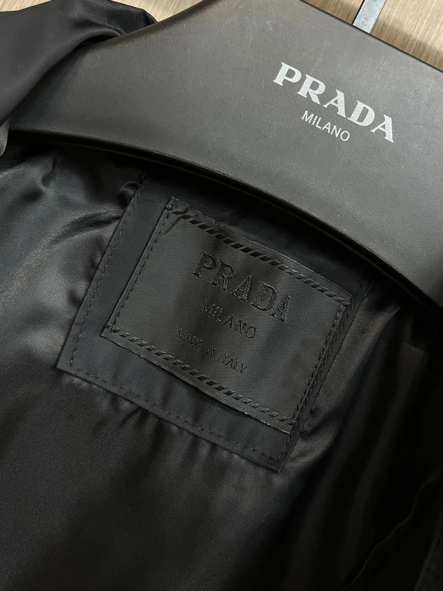 Logo-Plaque Re-Nylon Zip-Up Jacket D38014805 — view 4