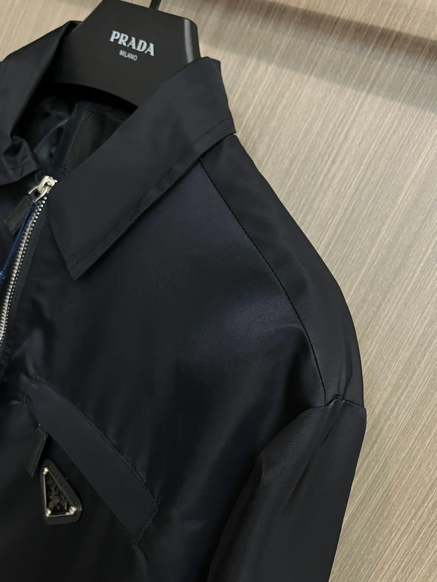 Logo-Plaque Re-Nylon Zip-Up Jacket D38014805 — view 5