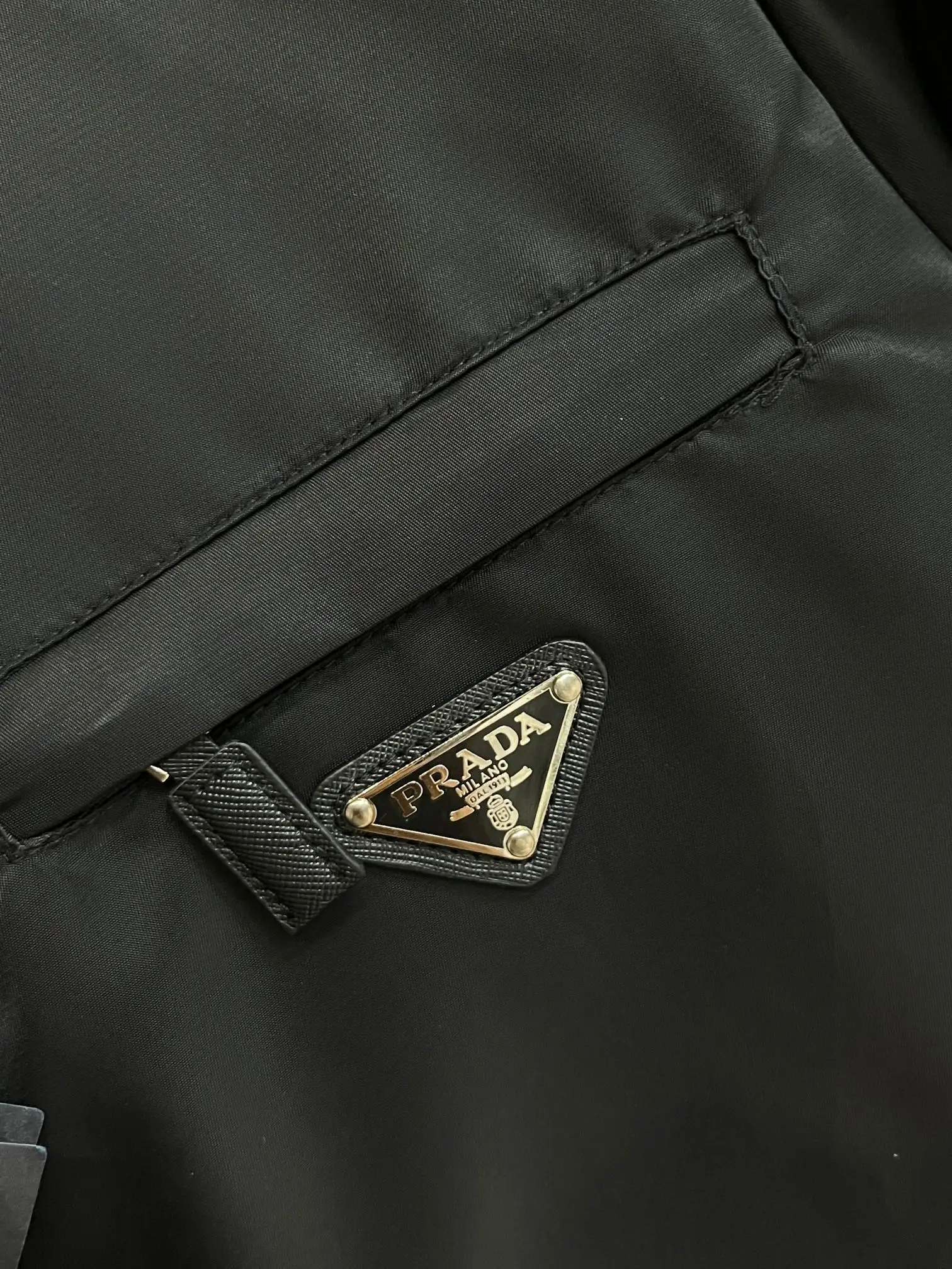 Logo-Plaque Re-Nylon Zip-Up Jacket D38014805 — view 6