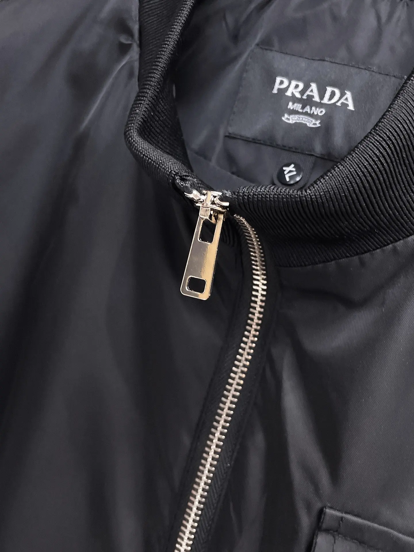 Logo-Appliquéd Shell Bomber Jacket D38014874 — view 5