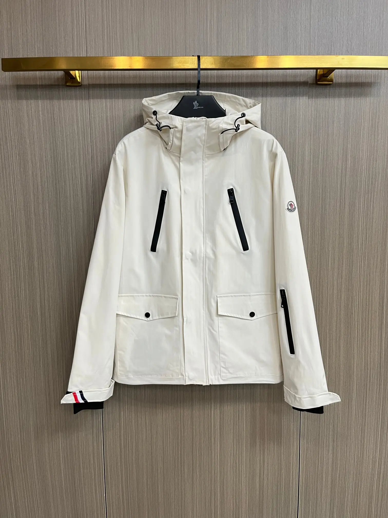 Hooded Technical Shell Jacket D38014786