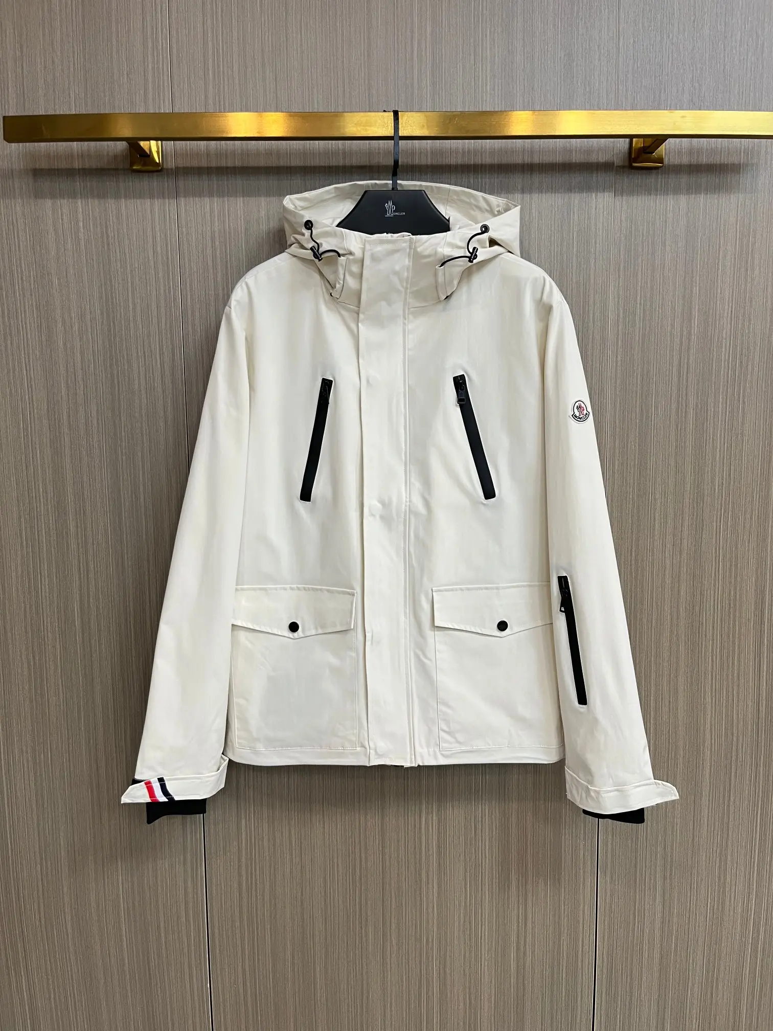 Hooded Technical Shell Jacket D38014786