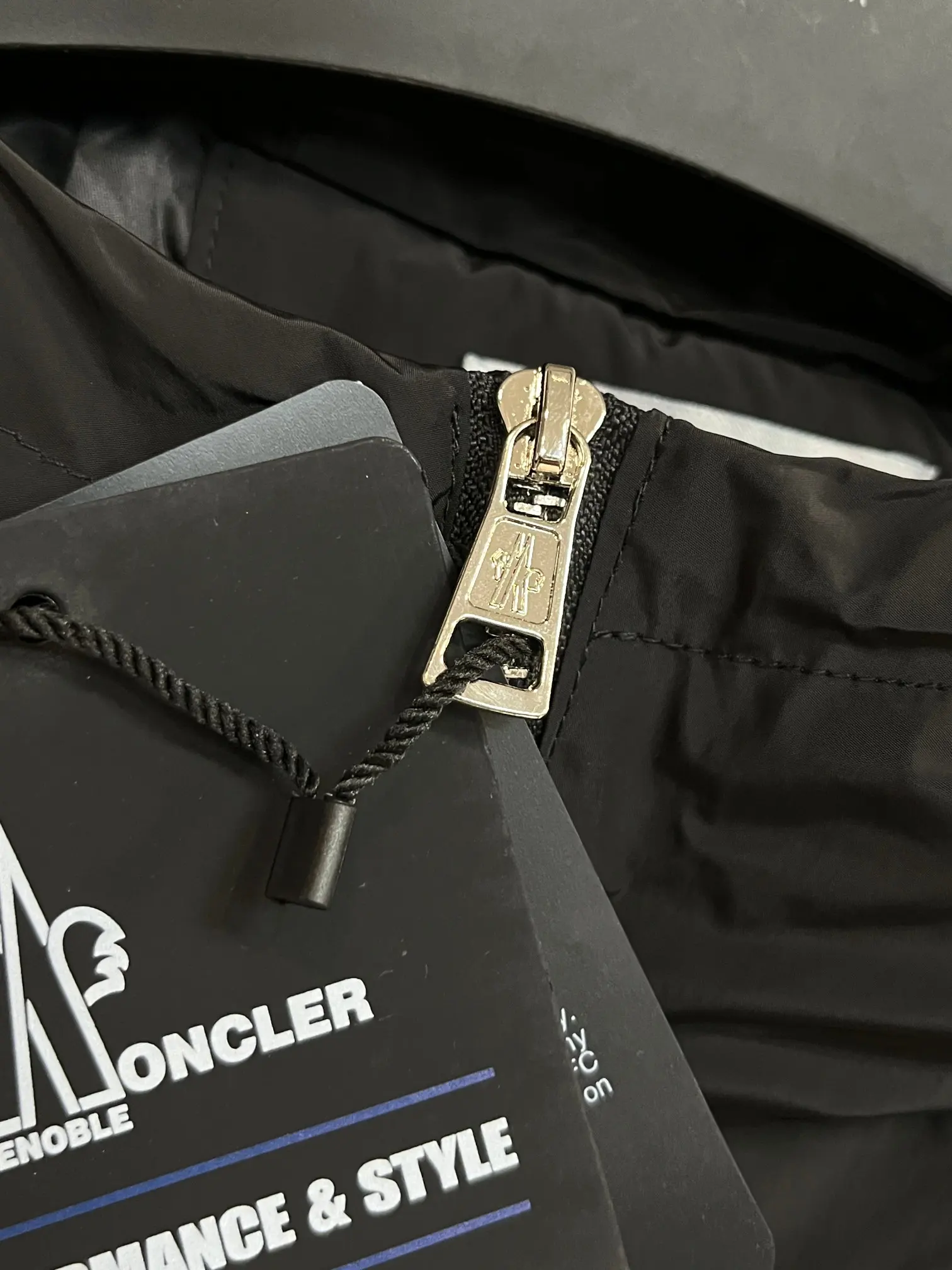 Hooded Shell Windbreaker Jacket D38014686 — view 5