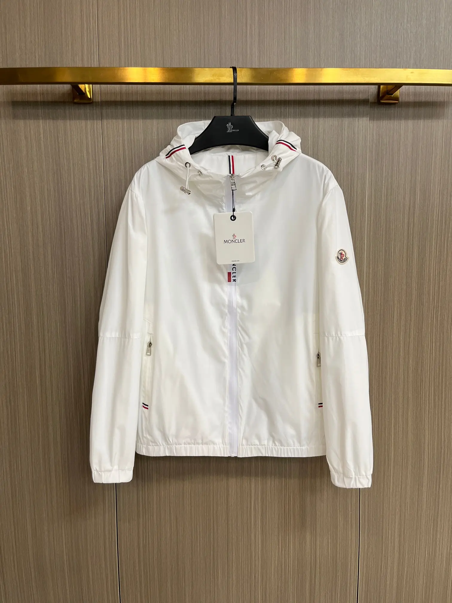 Hooded Lightweight Shell Jacket D38014798