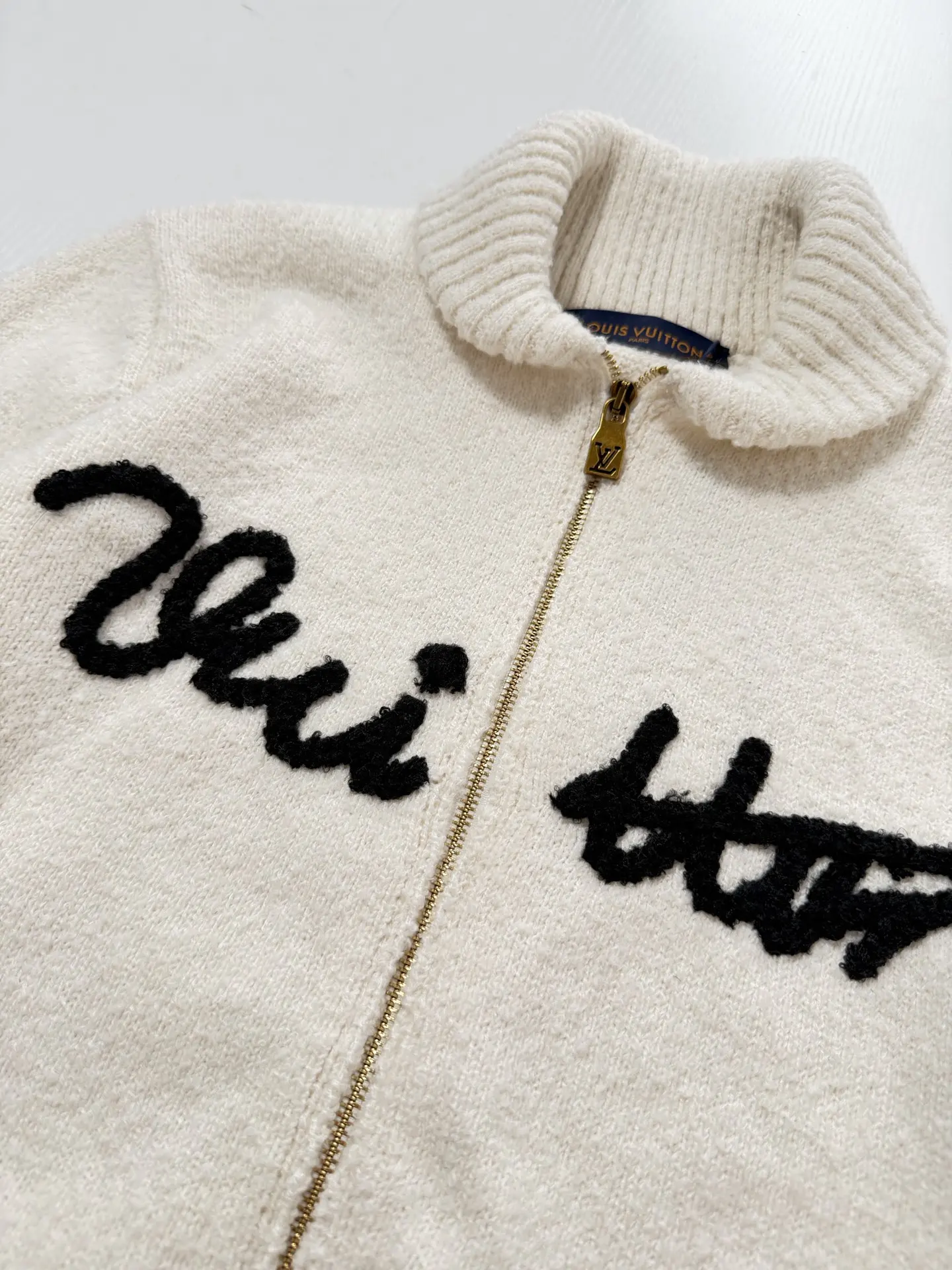 Logo Embroidery Bouclé Knit Zip-Up Cardigan D38022034 — view 6