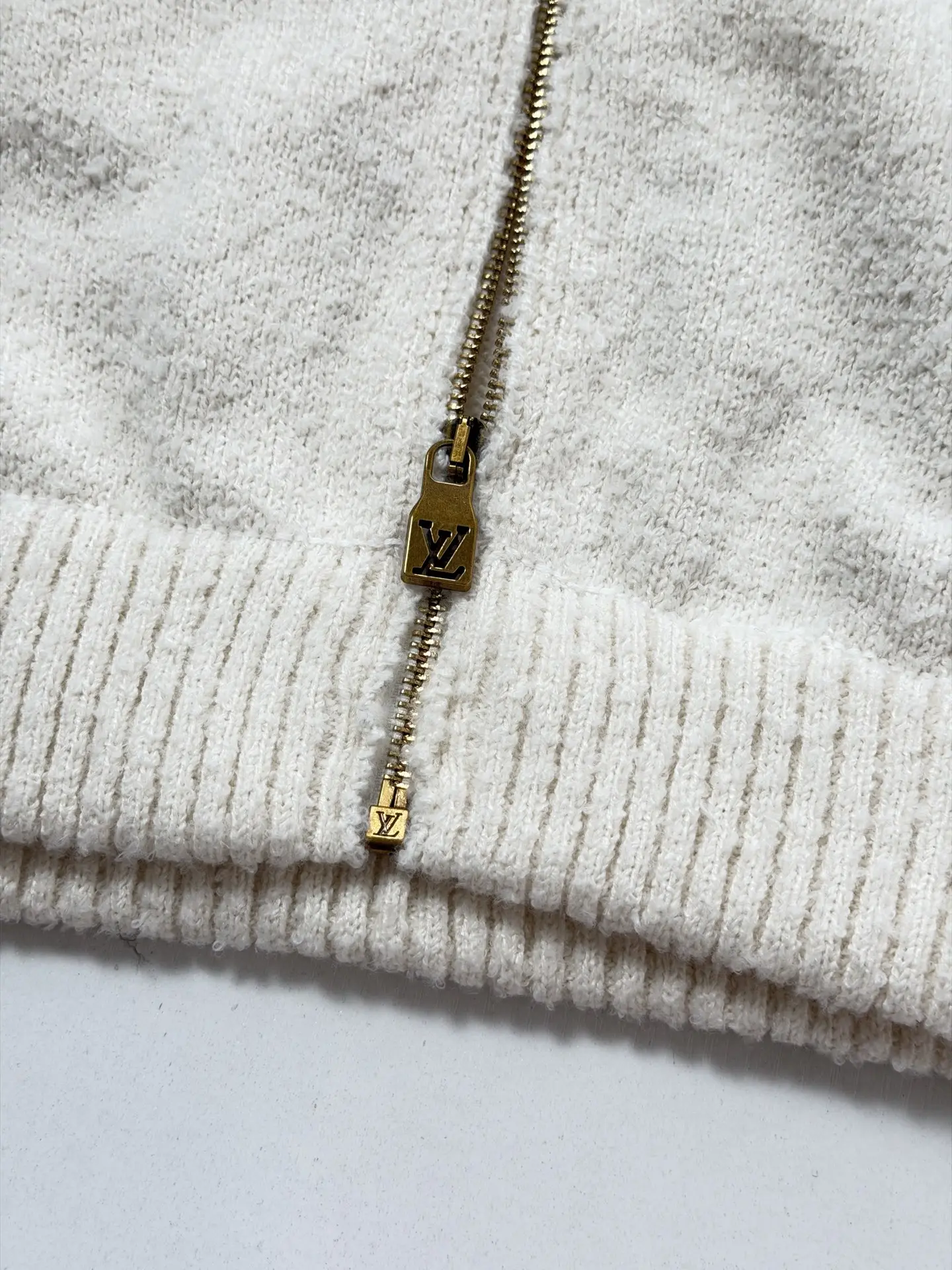 Logo Embroidery Bouclé Knit Zip-Up Cardigan D38022034 — view 9