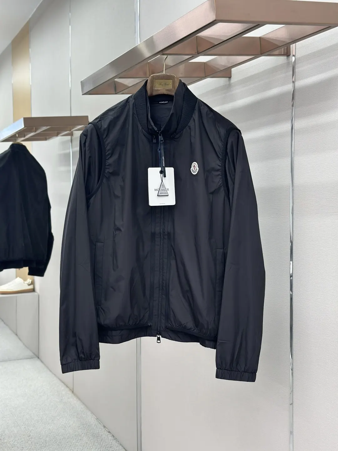 Moncler Convertible Logo-Appliqué Shell Jacket D39019188
