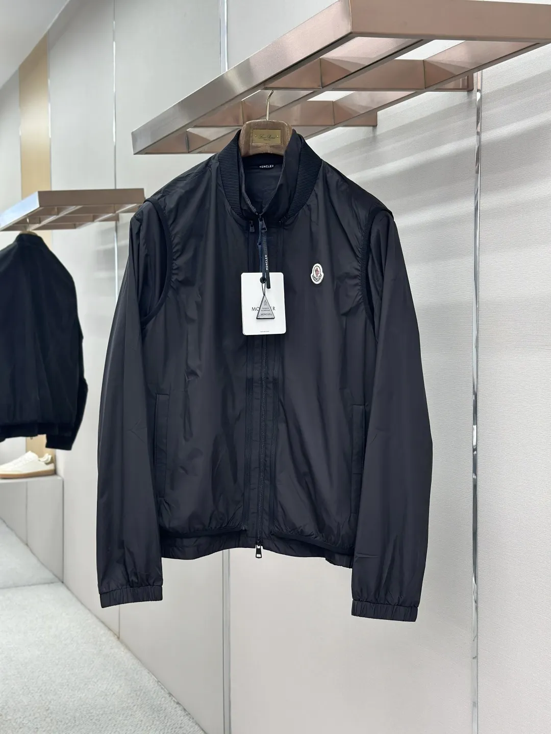 Moncler Convertible Logo-Appliqué Shell Jacket D39019188
