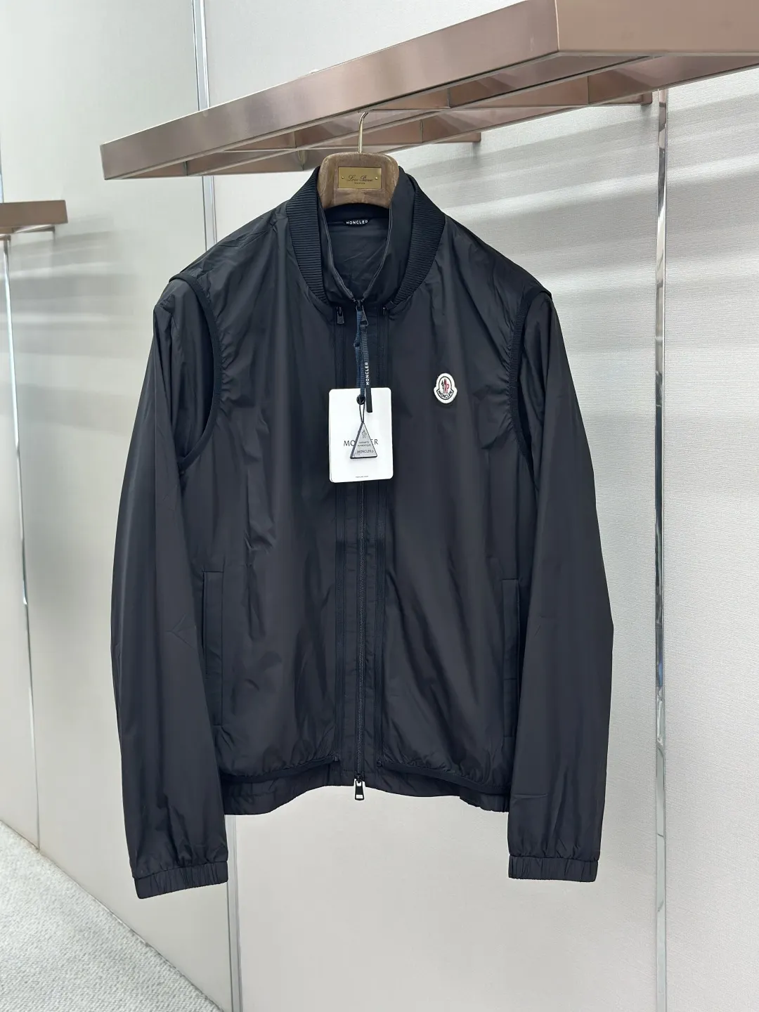 Moncler Convertible Logo-Appliqué Shell Jacket D39019188 — view 3
