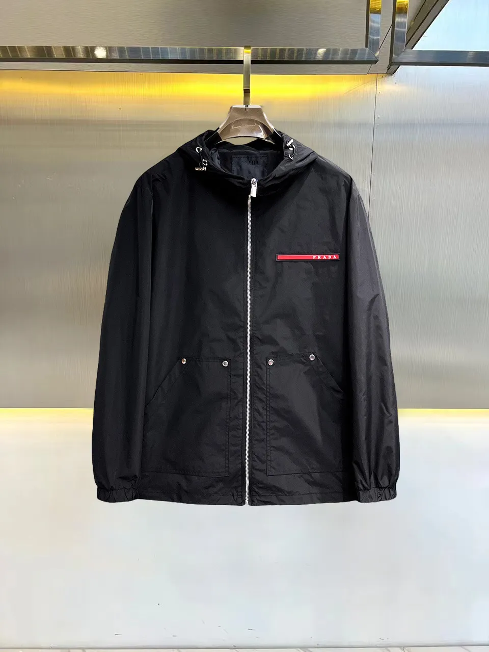 Logo-Patch Hooded Shell Jacket D39015094