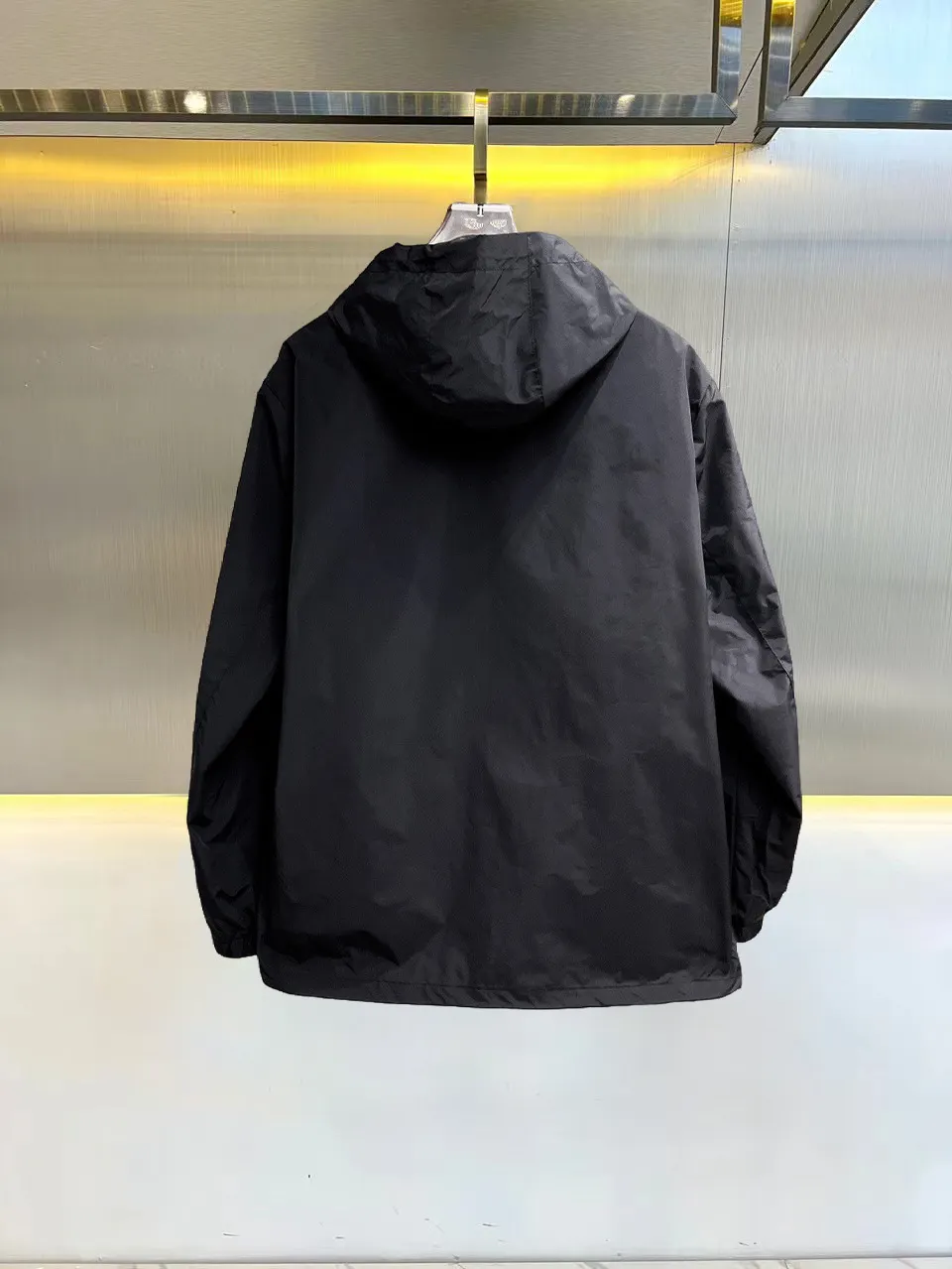 Logo-Patch Hooded Shell Jacket D39015094 — view 2