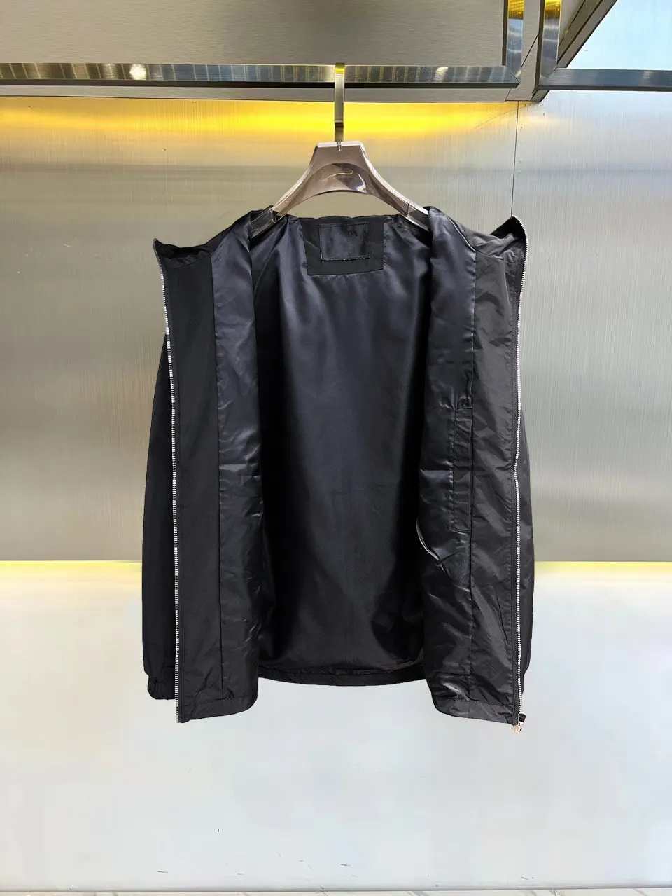 Logo-Patch Hooded Shell Jacket D39015094 — view 3