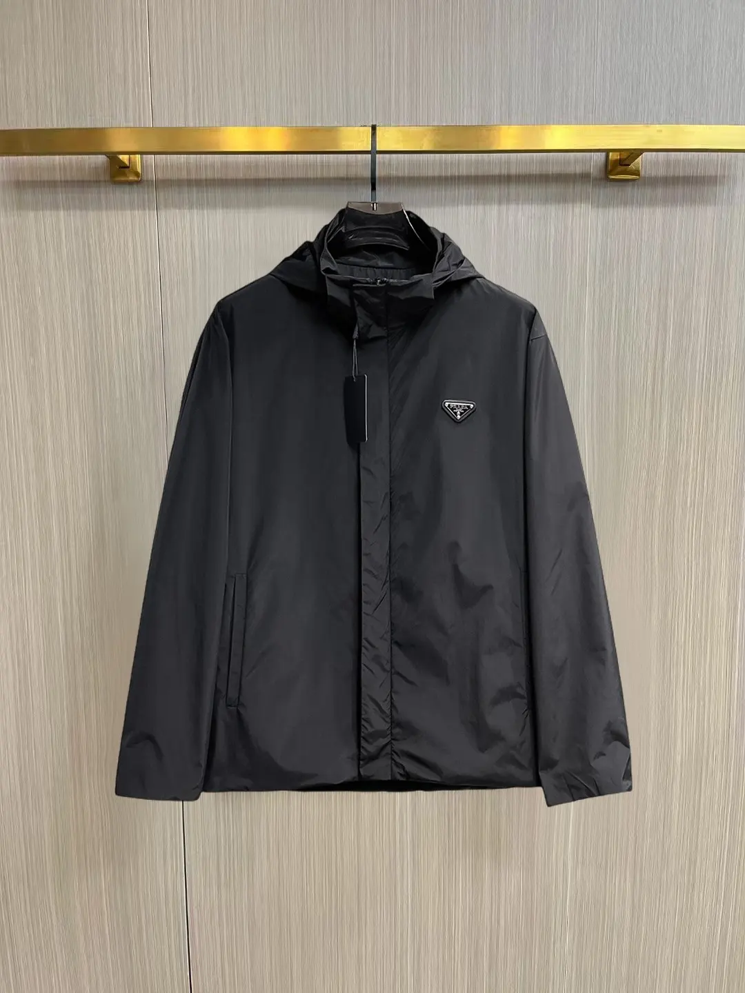 Logo-Appliquéd Hooded Shell Jacket D39014868