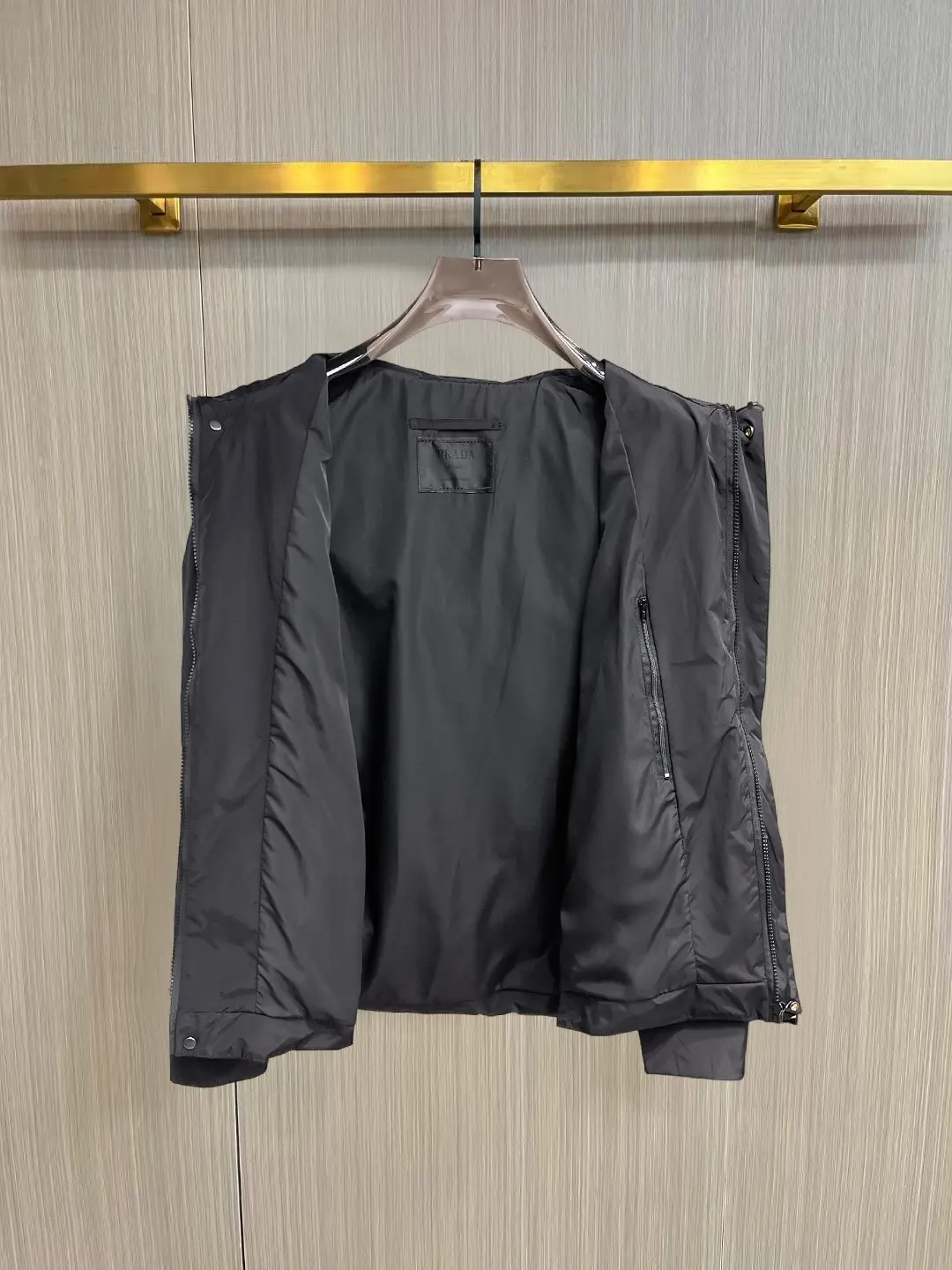Logo-Appliquéd Hooded Shell Jacket D39014868 — view 3