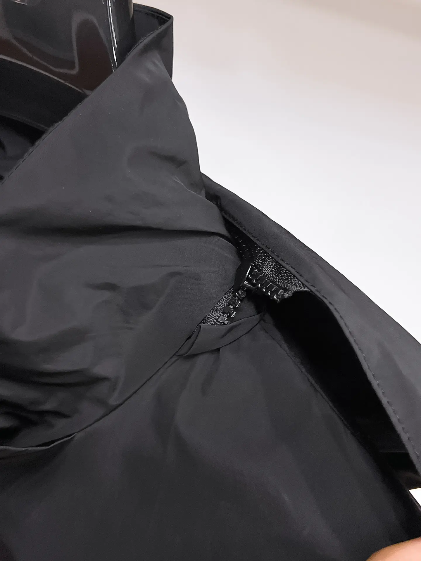 Logo-Appliquéd Hooded Shell Jacket D39014868 — view 7