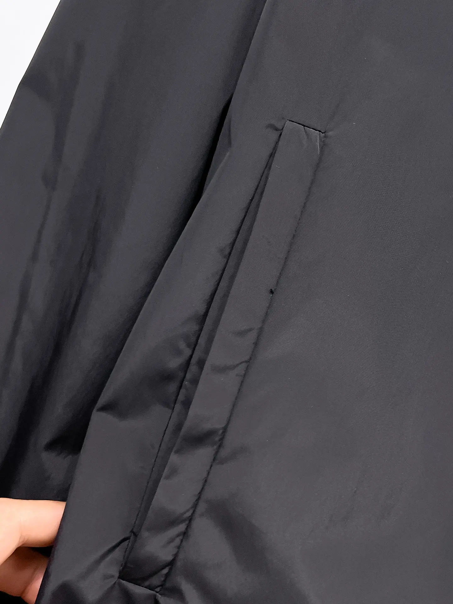 Logo-Appliquéd Hooded Shell Jacket D39014868 — view 10