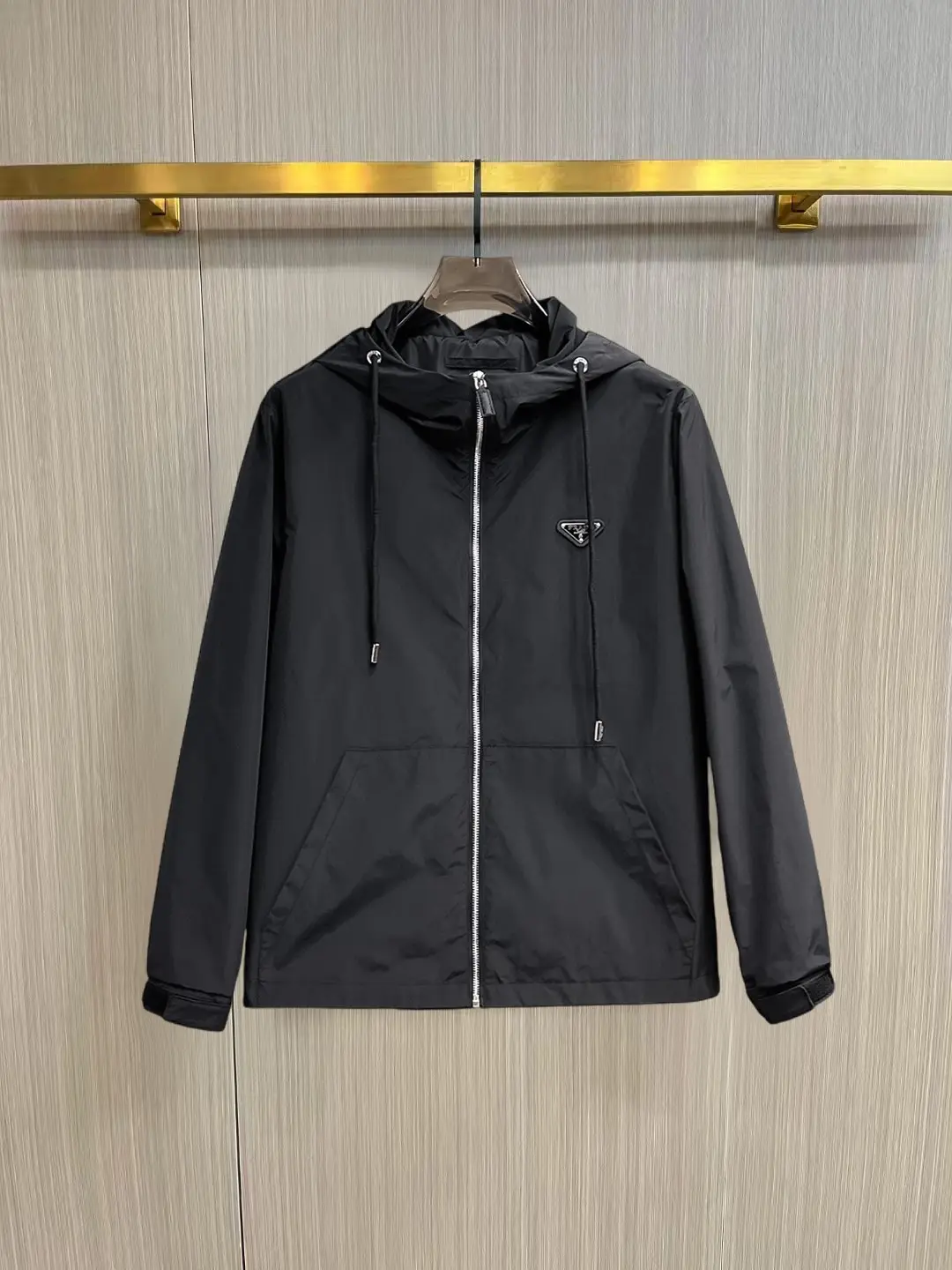 Logo-Appliquéd Hooded Shell Jacket D39014870