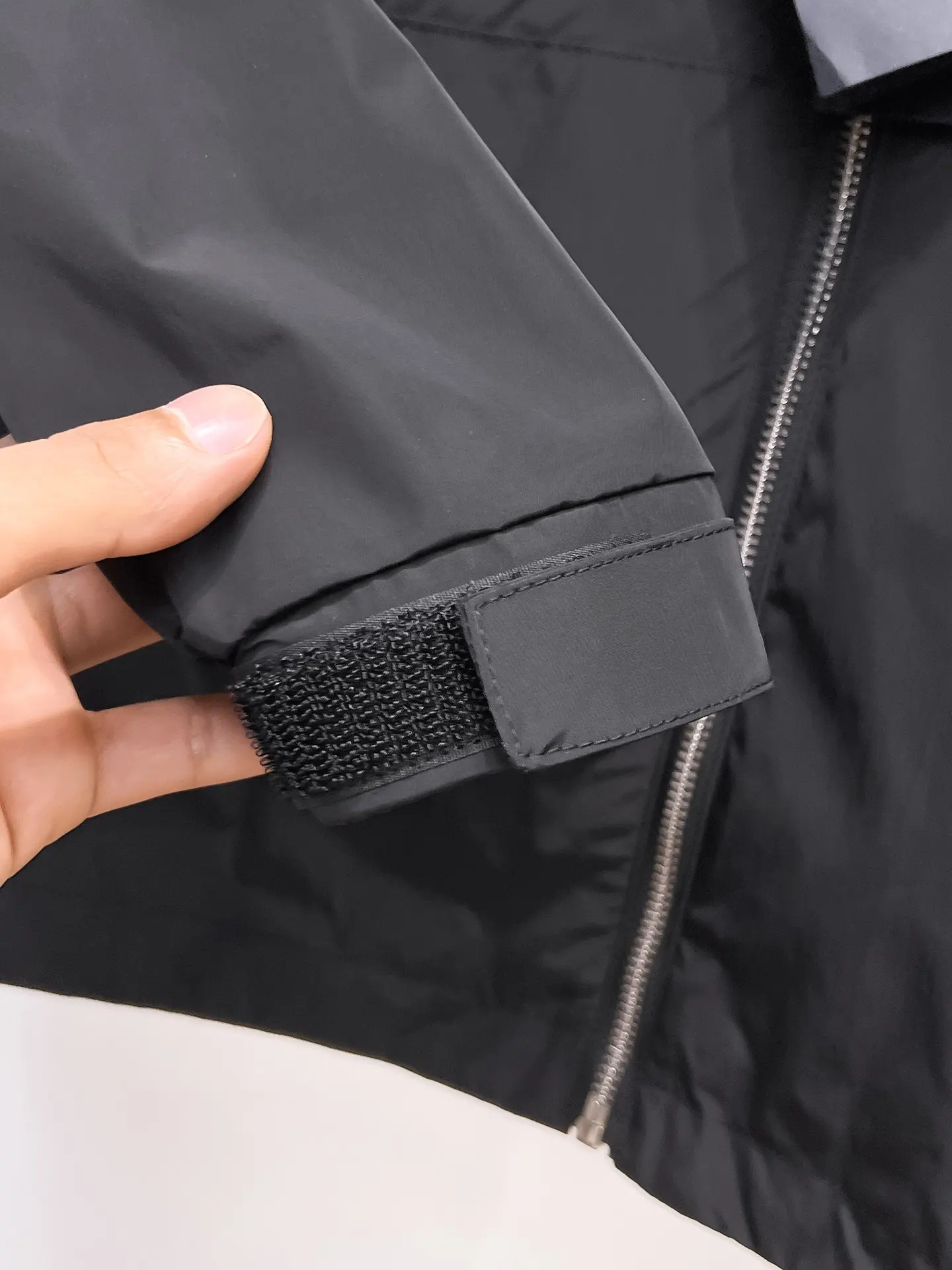 Logo-Appliquéd Hooded Shell Jacket D39014870 — view 10