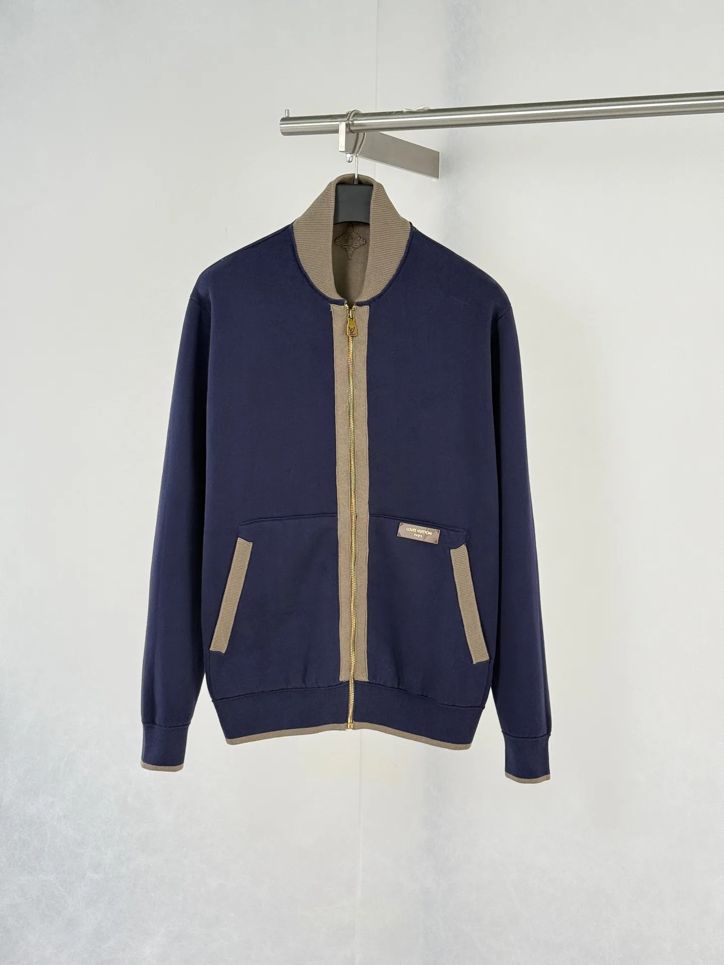 Contrast Ribbed Knit Zip-Up Jacket D42022030
