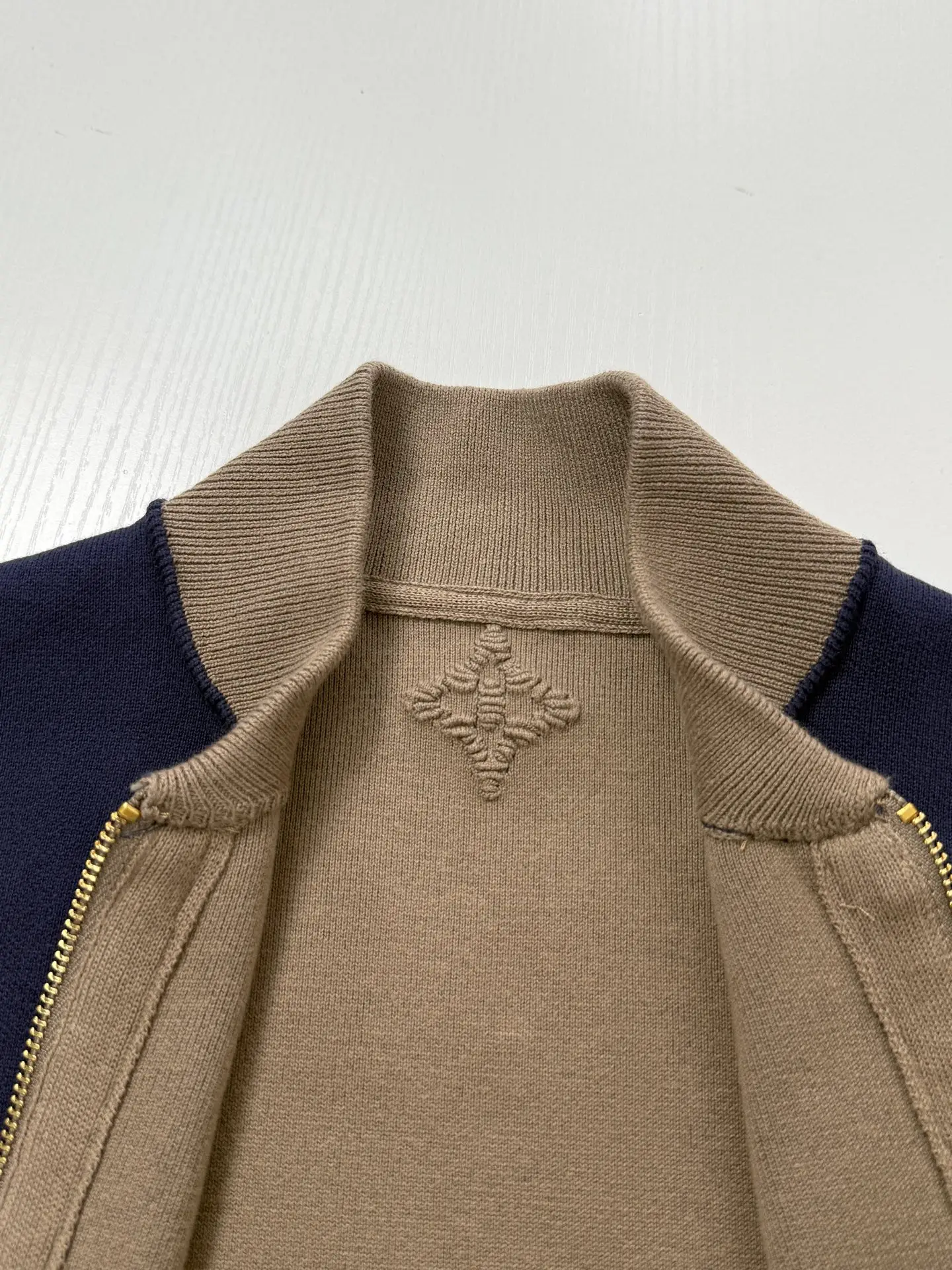 Contrast Ribbed Knit Zip-Up Jacket D42022030 — view 12