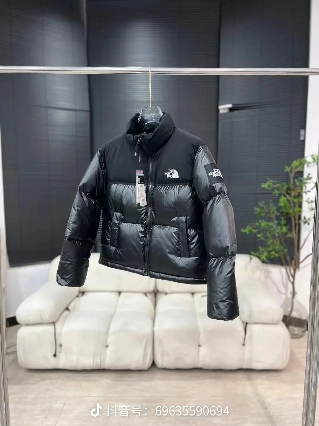 Cropped Down-Filled Puffer Jacket D45022288 — view 2