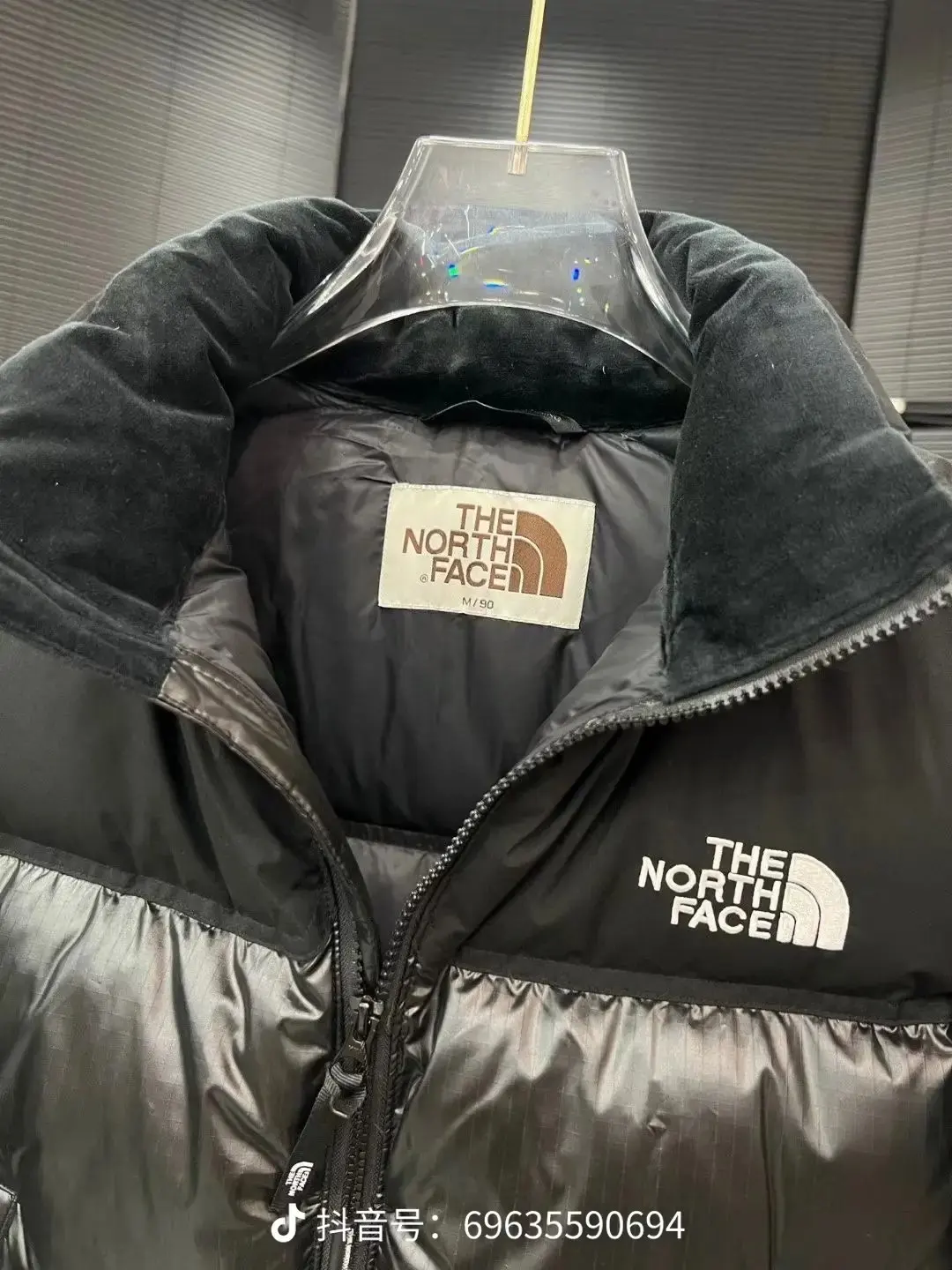 Cropped Down-Filled Puffer Jacket D45022288 — view 5