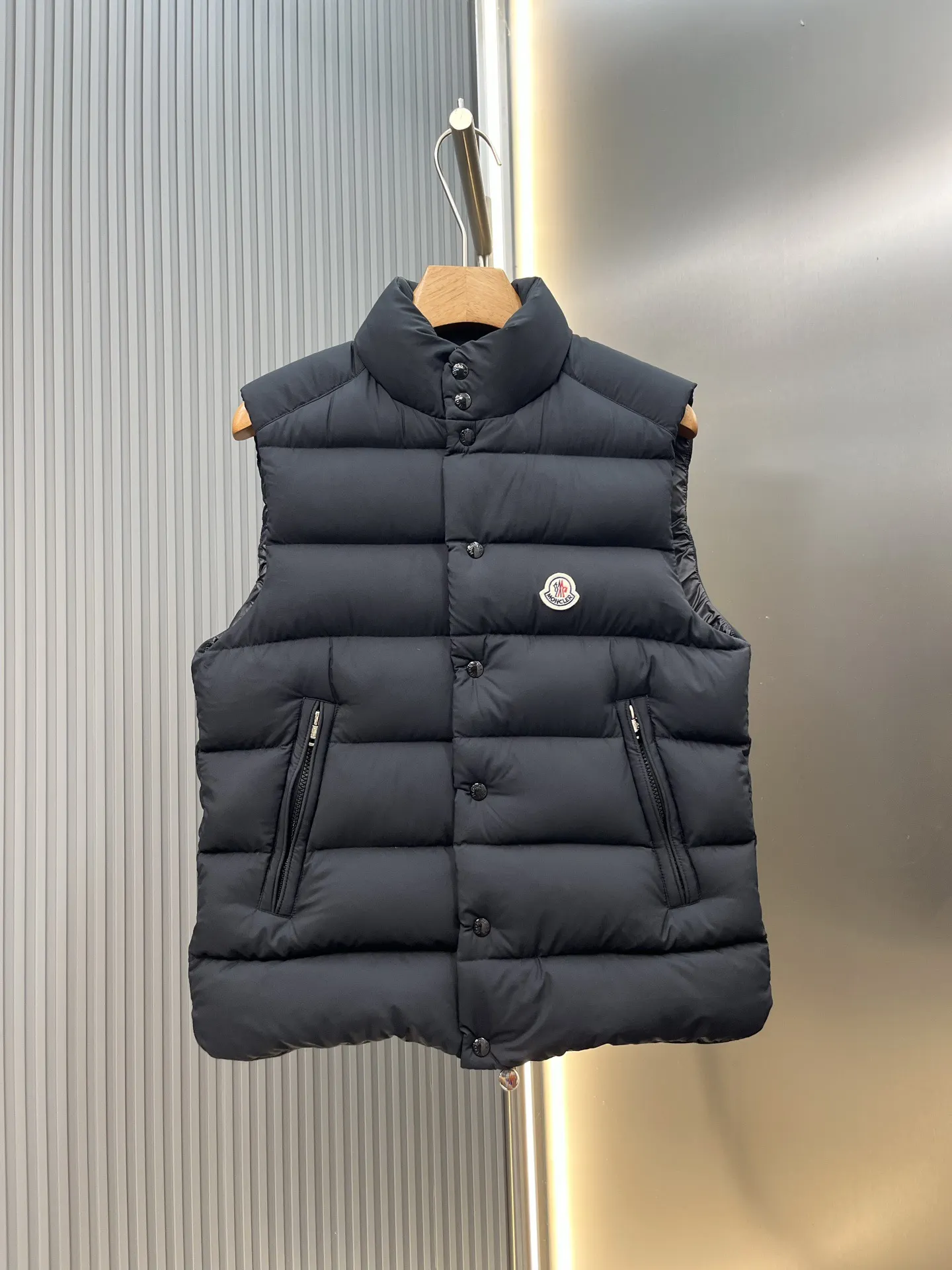 Matte Quilted Down Gilet D47020378