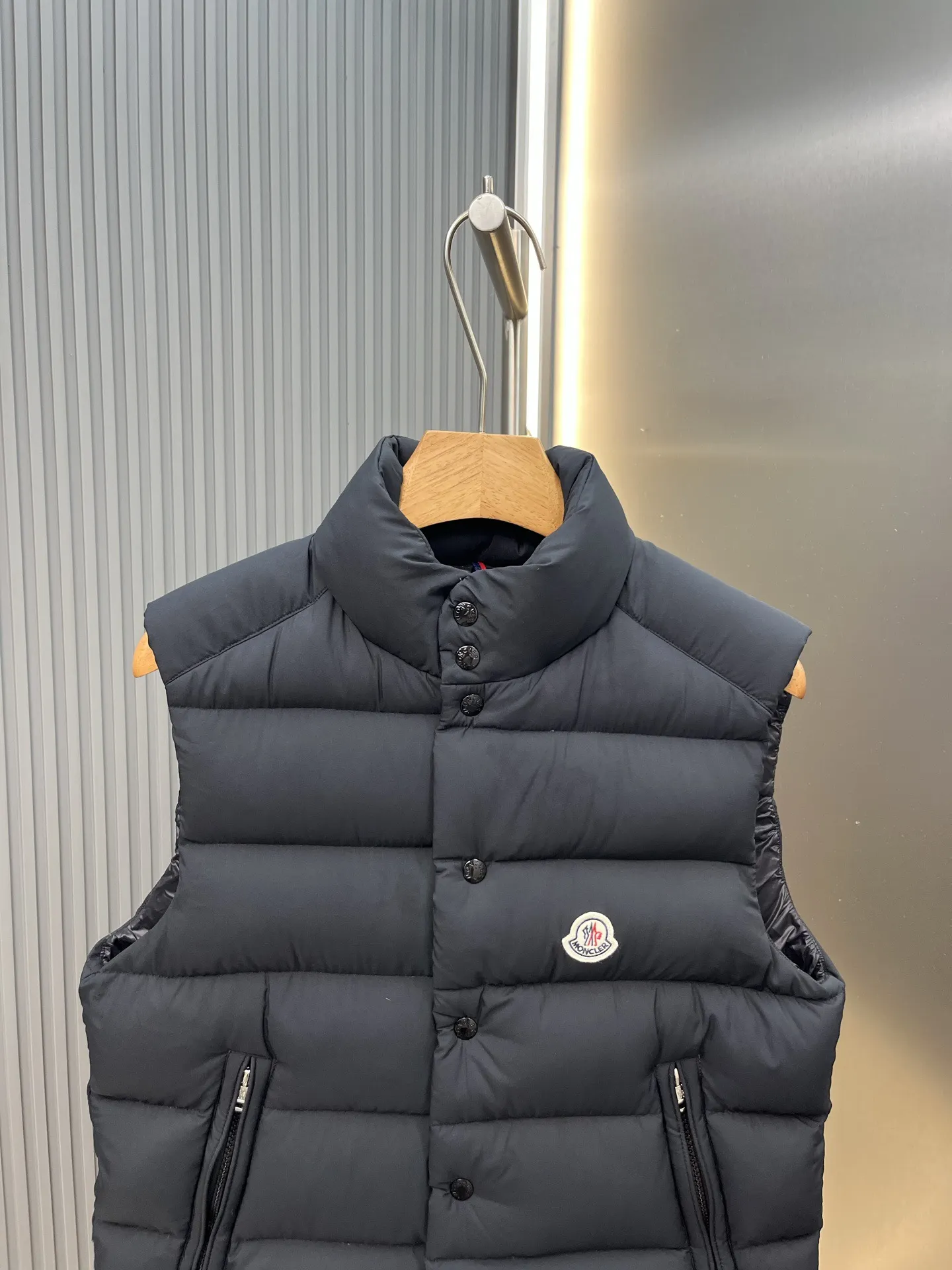Matte Quilted Down Gilet D47020378 — view 3