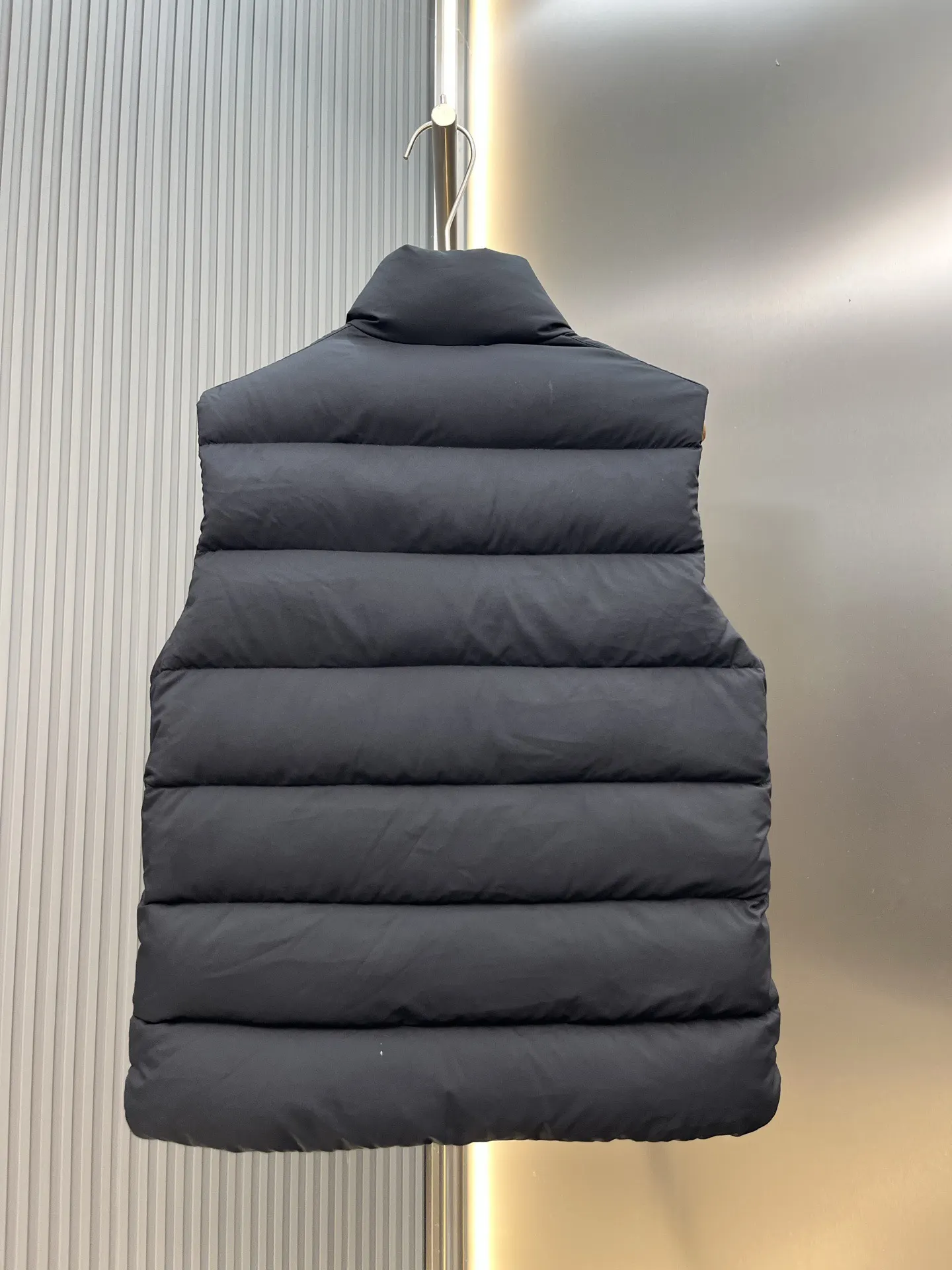 Matte Quilted Down Gilet D47020378 — view 4