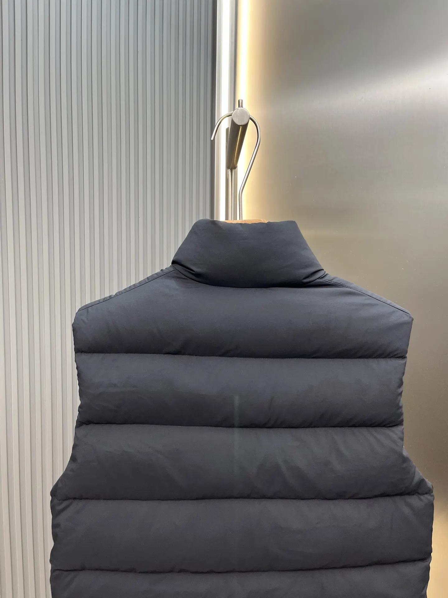 Matte Quilted Down Gilet D47020378 — view 5