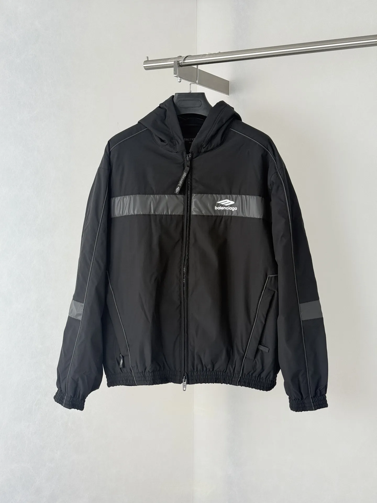 Reflective Logo Hooded Puffer Jacket D51021997