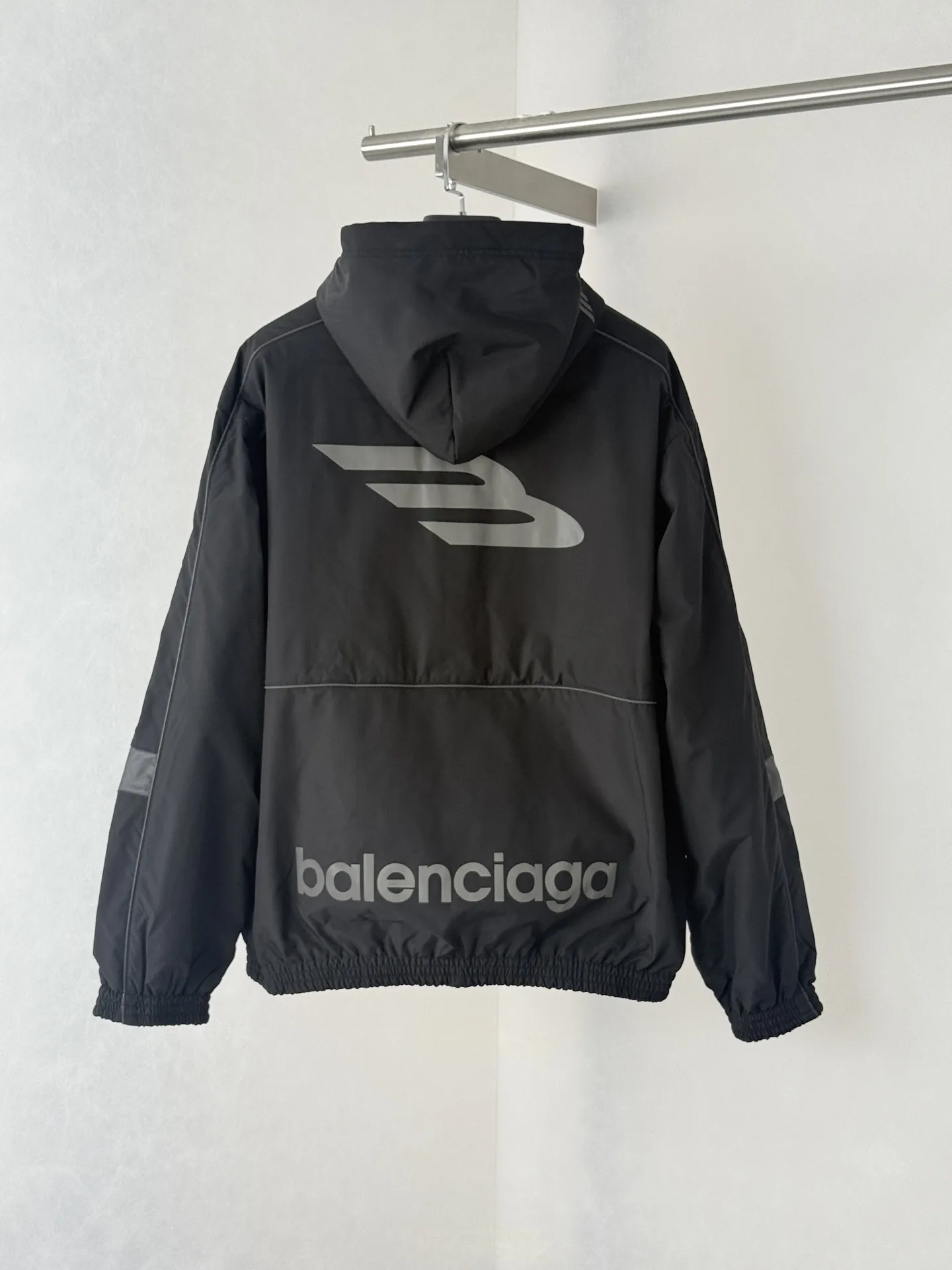 Reflective Logo Hooded Puffer Jacket D51021997 — view 2