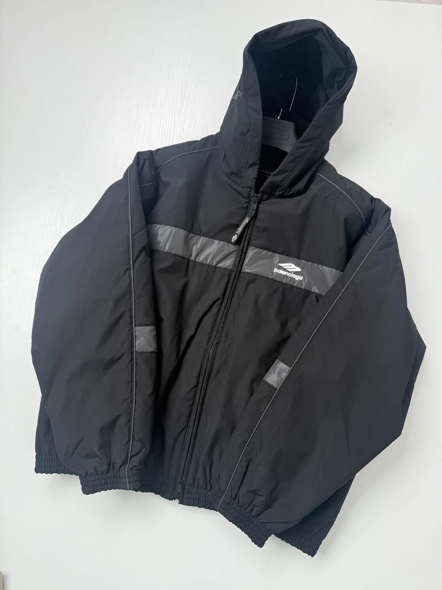 Reflective Logo Hooded Puffer Jacket D51021997 — view 3