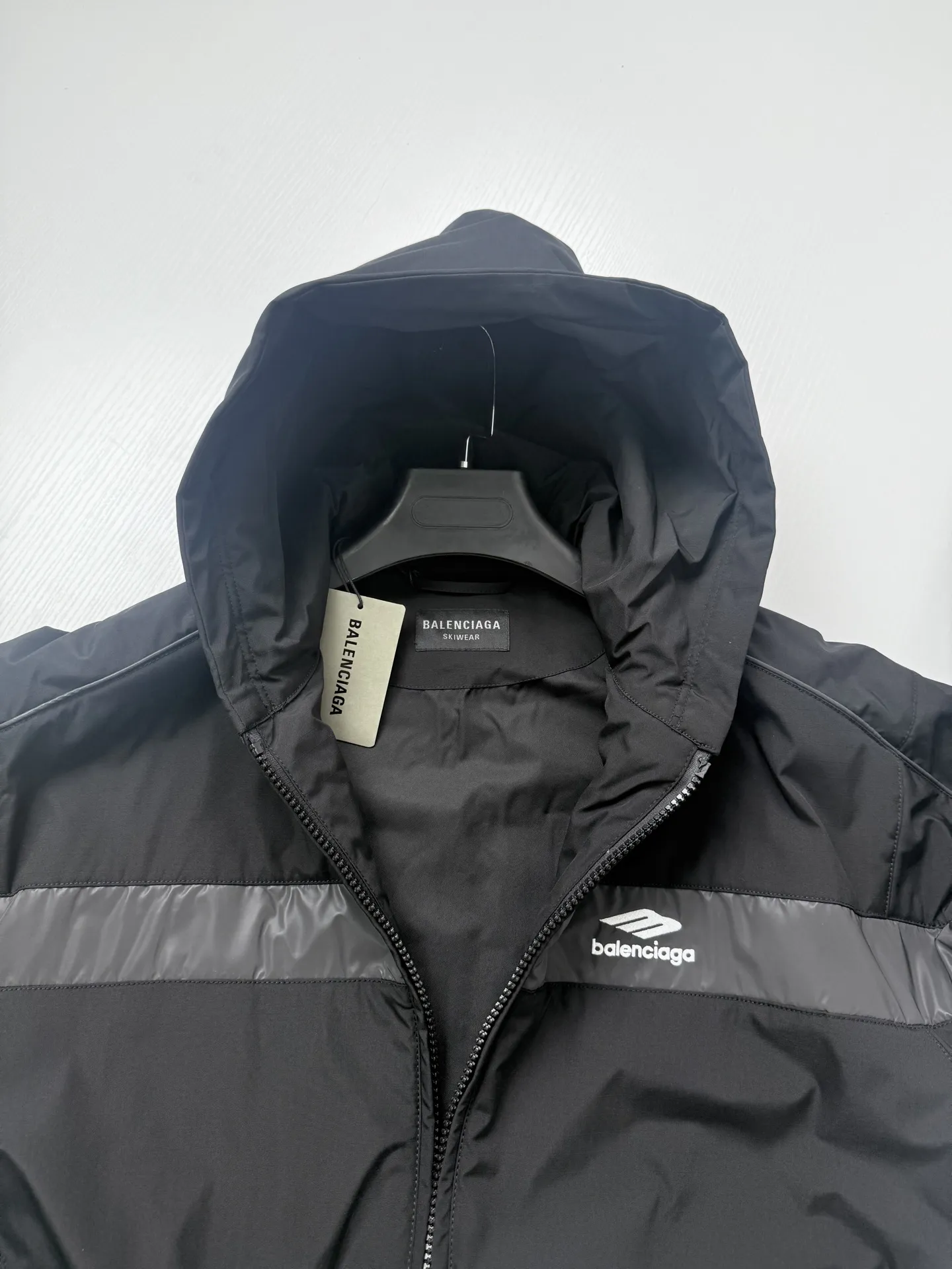 Reflective Logo Hooded Puffer Jacket D51021997 — view 4