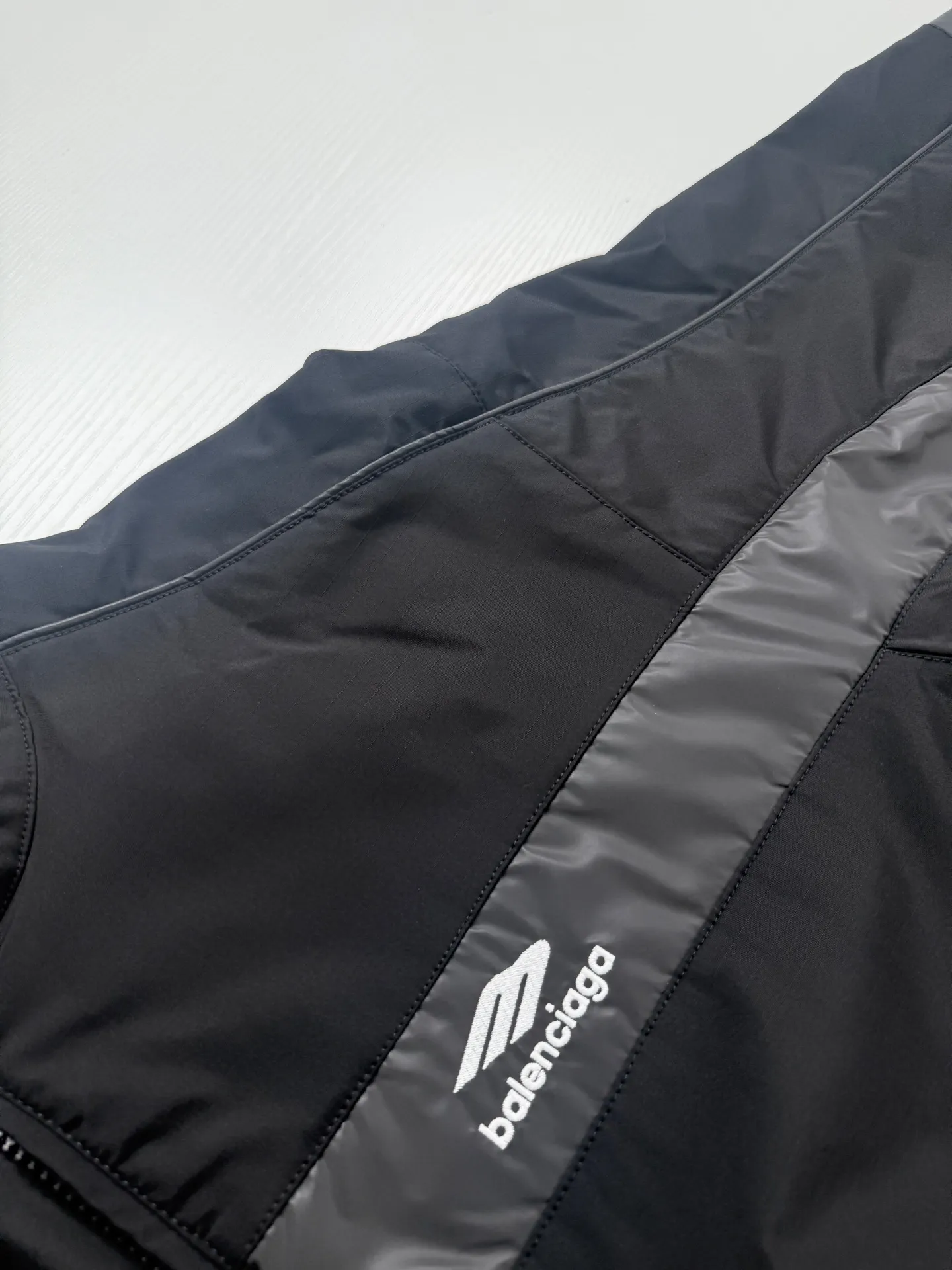 Reflective Logo Hooded Puffer Jacket D51021997 — view 9