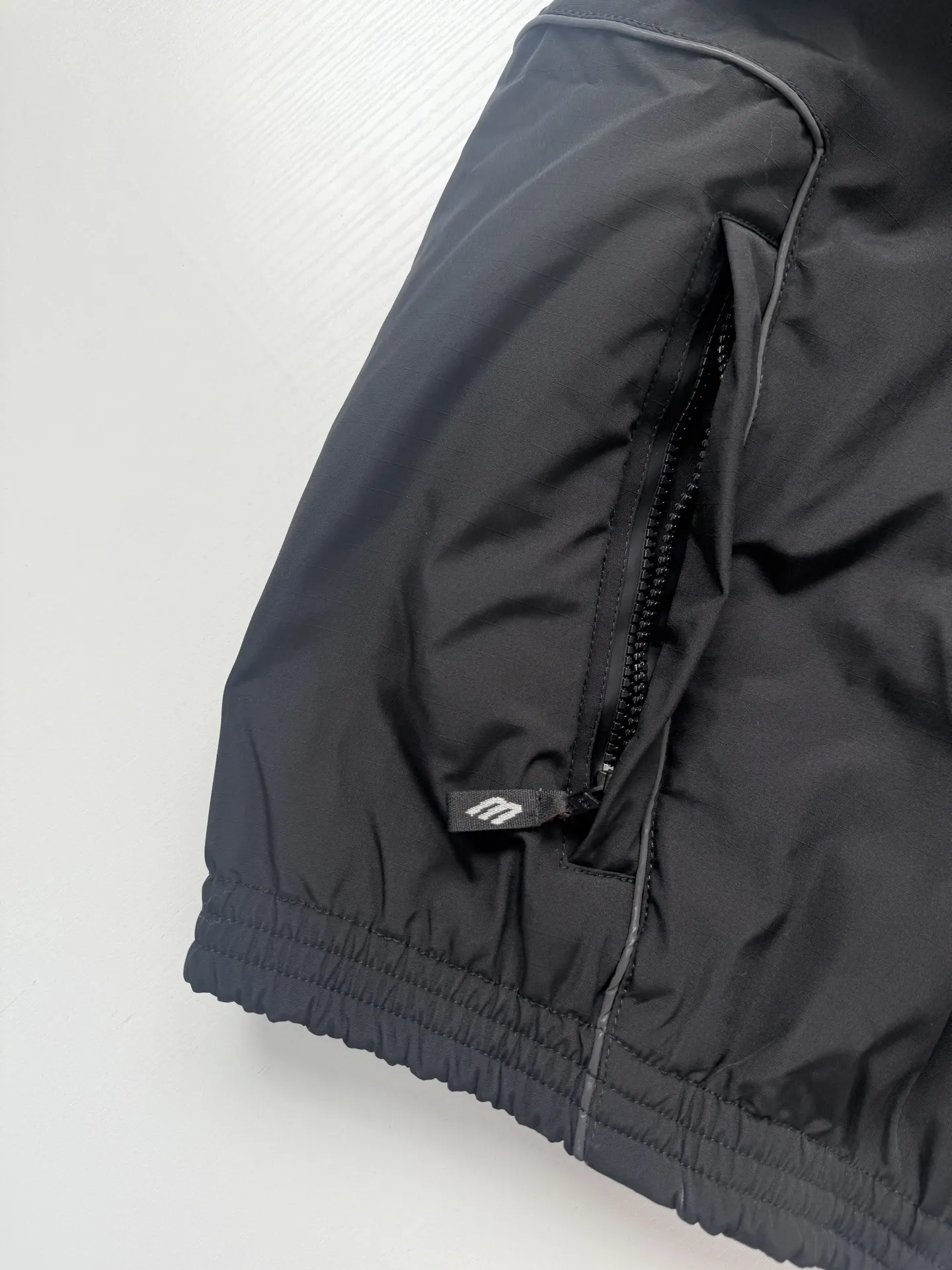 Reflective Logo Hooded Puffer Jacket D51021997 — view 13